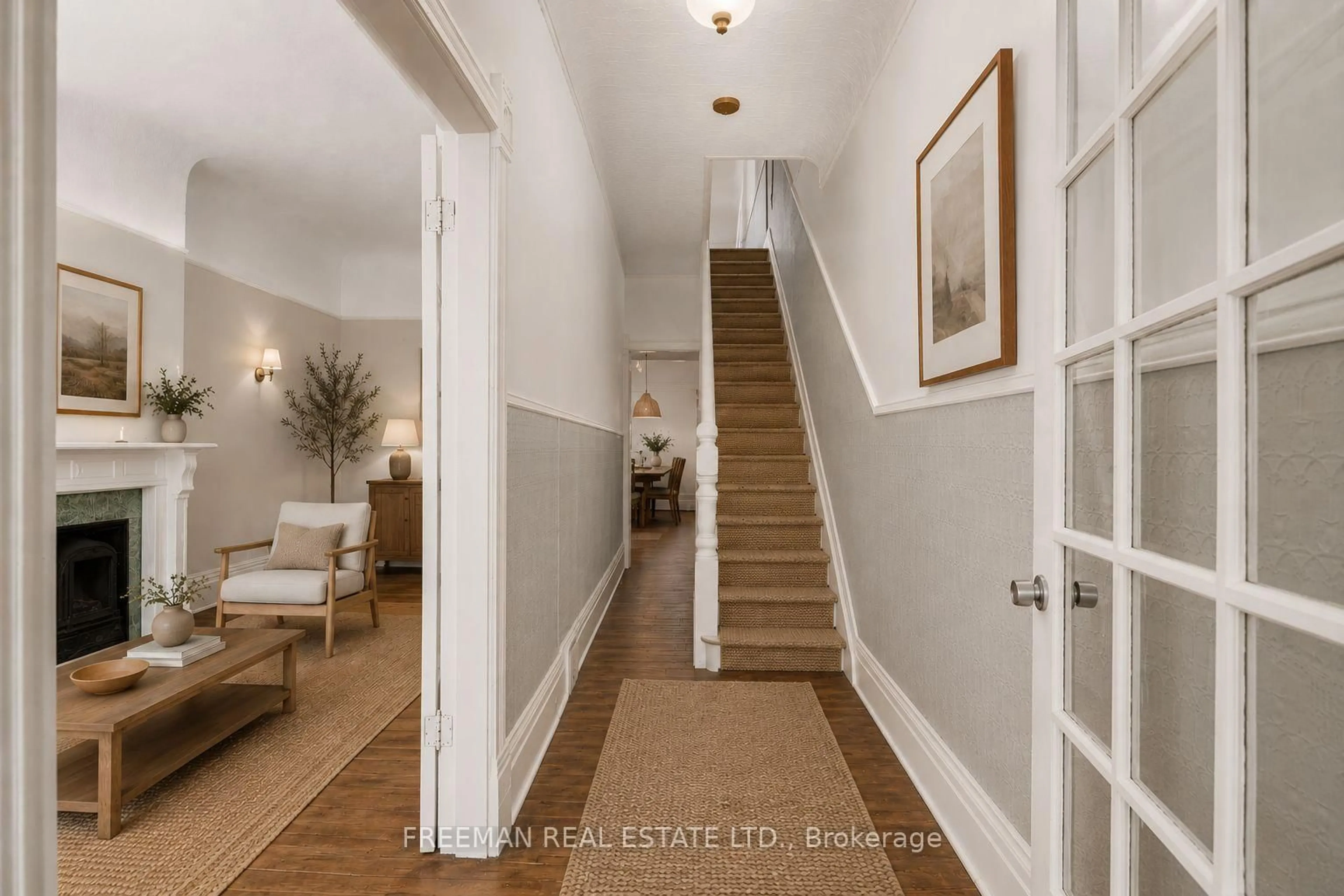 Indoor foyer for 116 Brunswick Ave, Toronto Ontario M5S 2M2