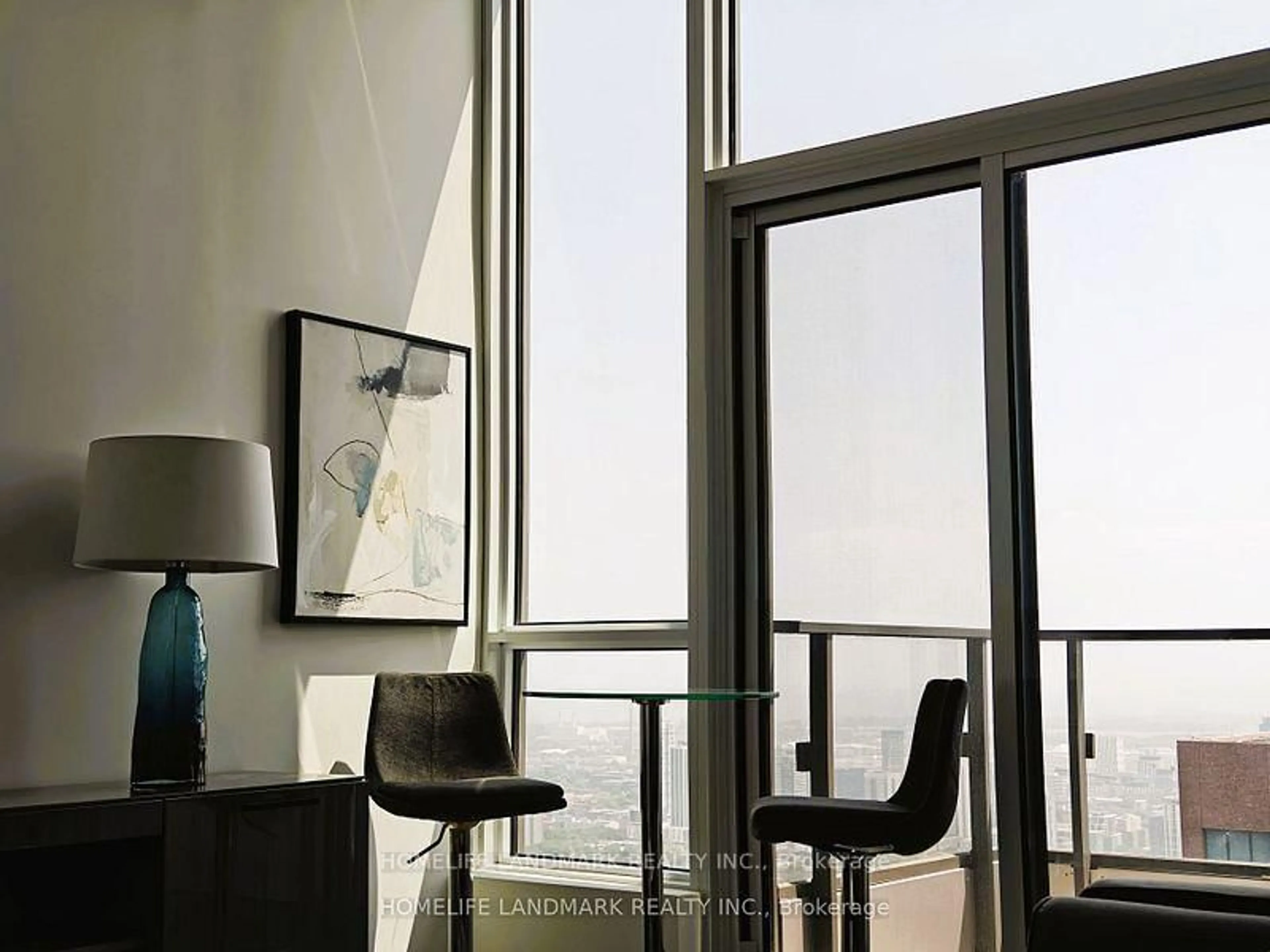 A pic of a room for 395 Bloor St #5501, Toronto Ontario M4W 0B4