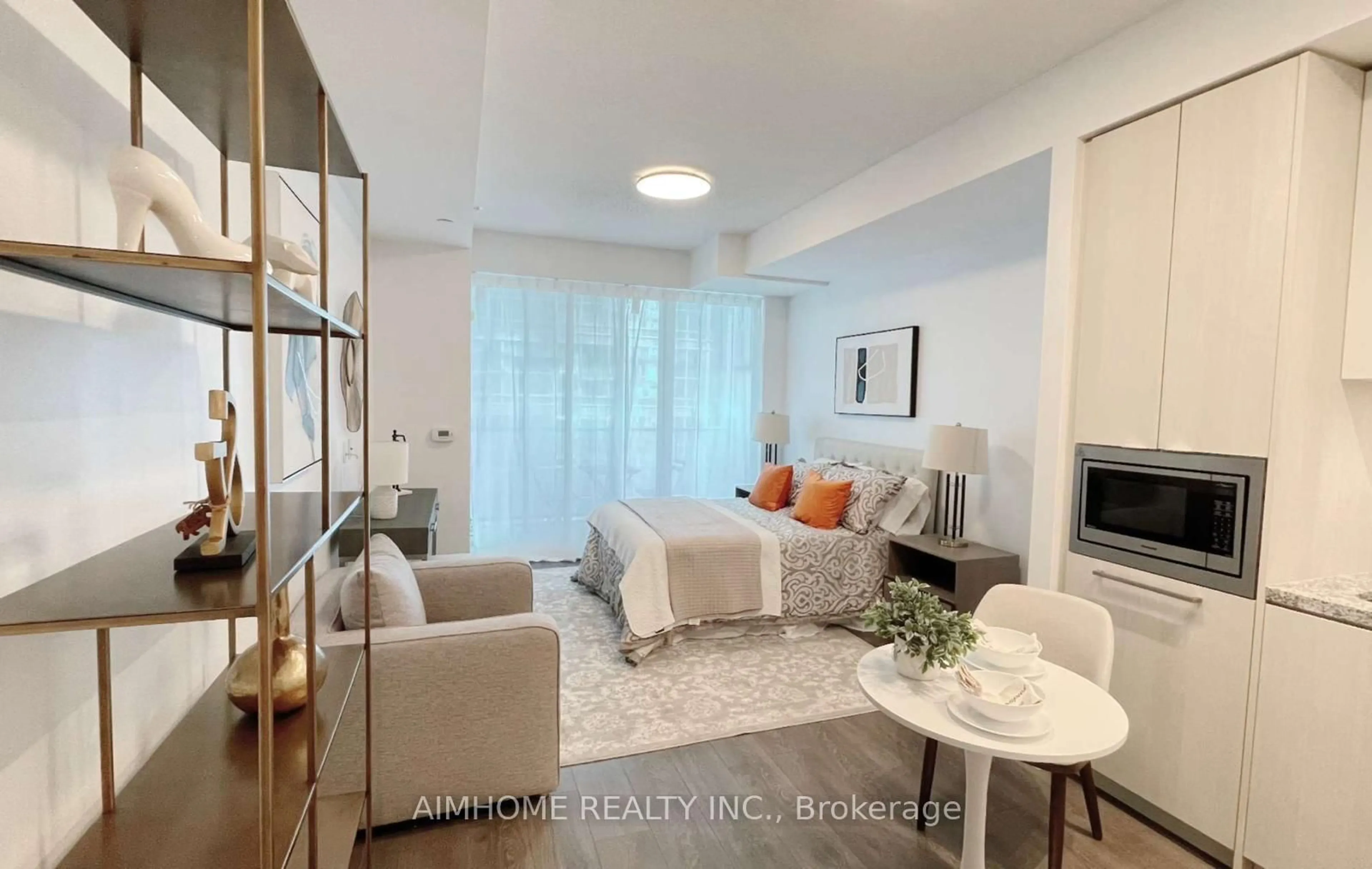 A pic of a room for 125 Blue Jays Way #2710, Toronto Ontario M5V 0N5
