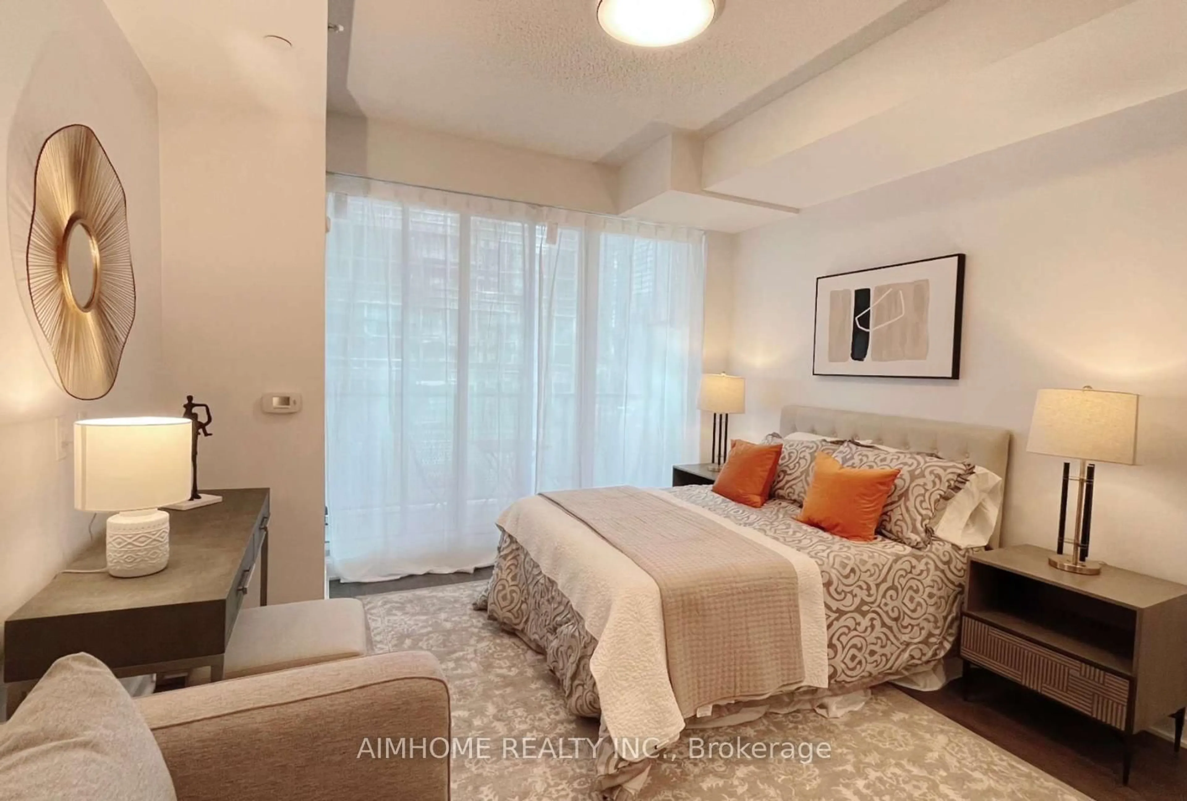 A pic of a room for 125 Blue Jays Way #2710, Toronto Ontario M5V 0N5