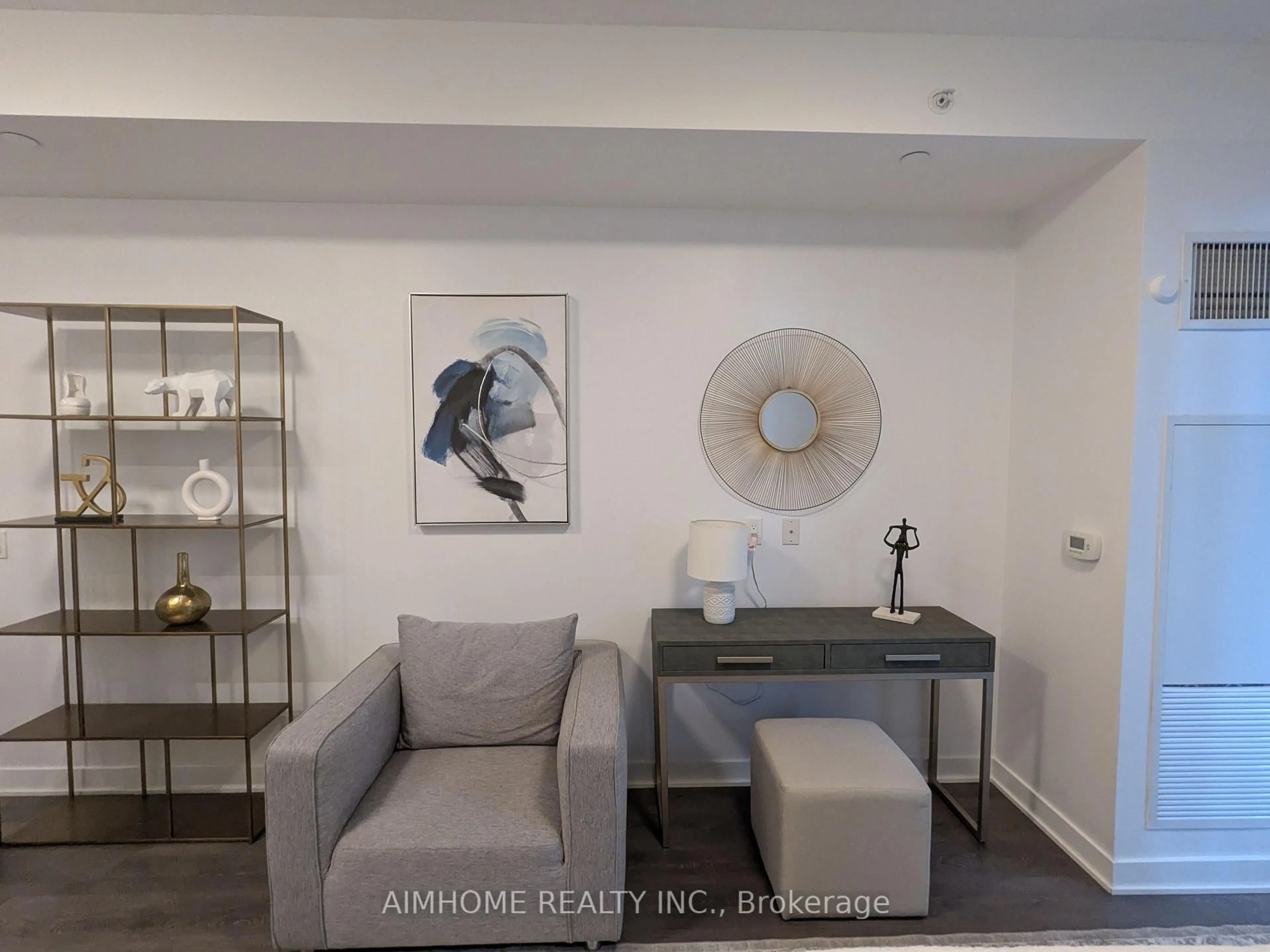 A pic of a room for 125 Blue Jays Way #2710, Toronto Ontario M5V 0N5