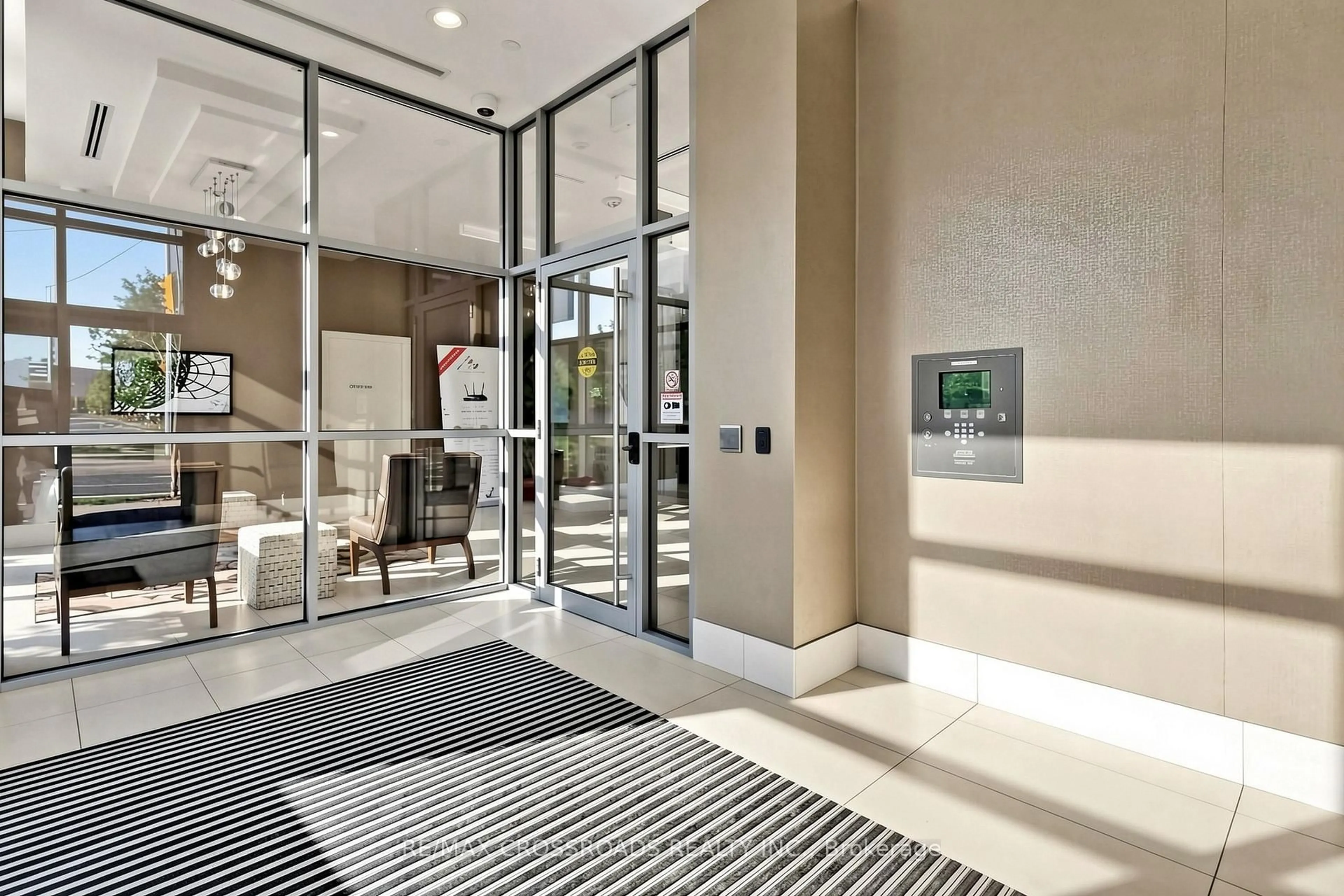 Indoor foyer for 275 Yorkland Rd #1501, Toronto Ontario M2J 0B4