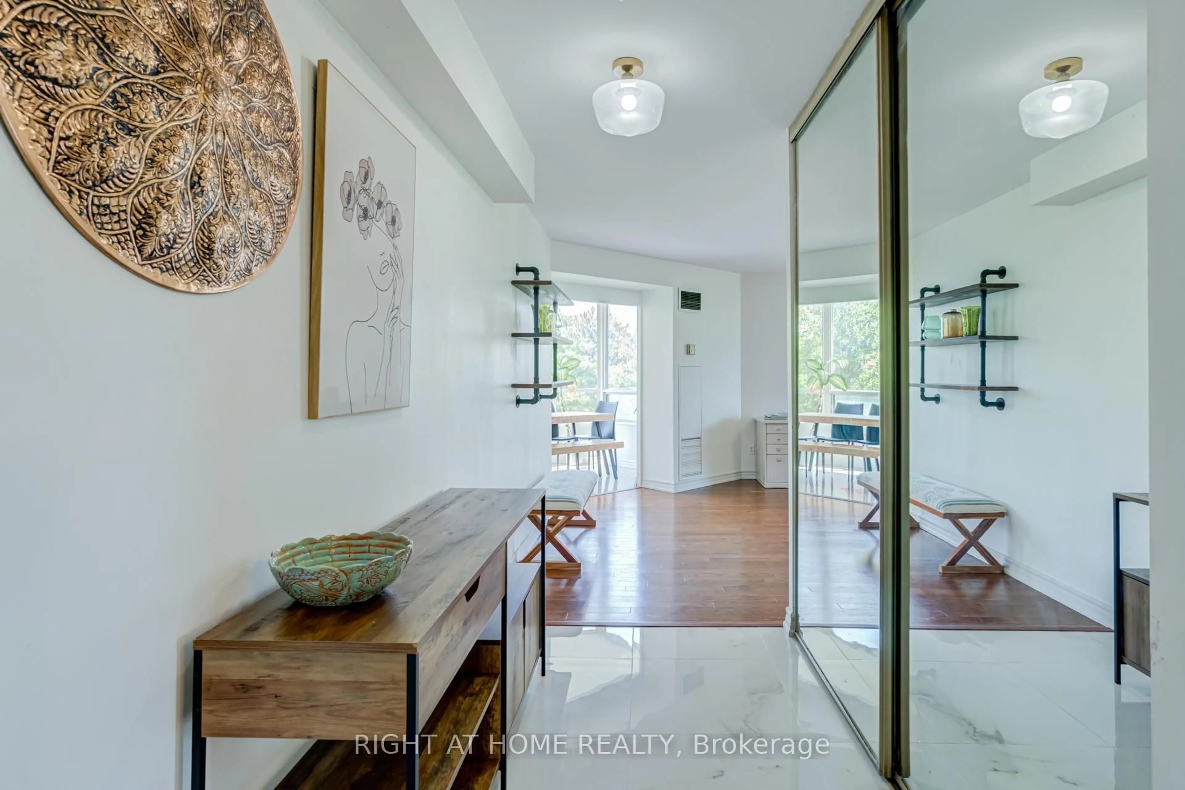 Indoor entryway for 1101 Steeles Ave #411, Toronto Ontario M2R 3W5