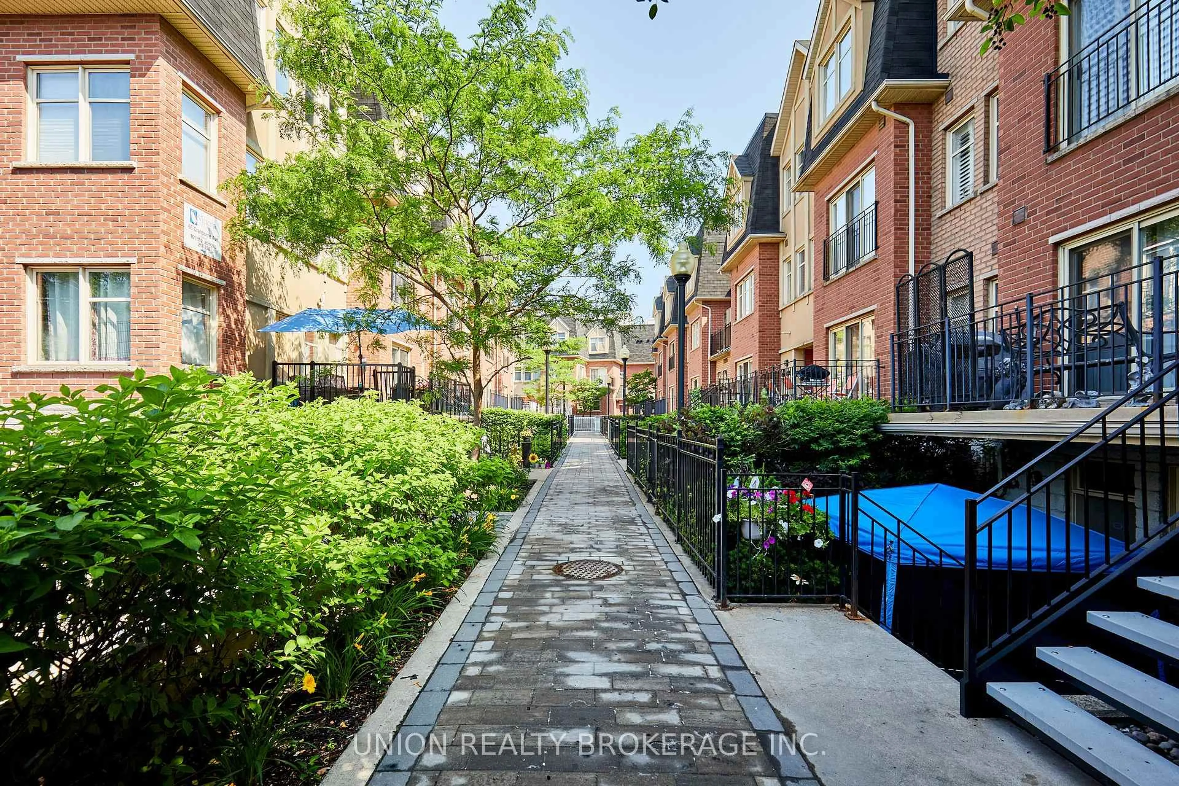 Patio, street for 1496 Victoria Park Ave #256, Toronto Ontario M4A 2M6
