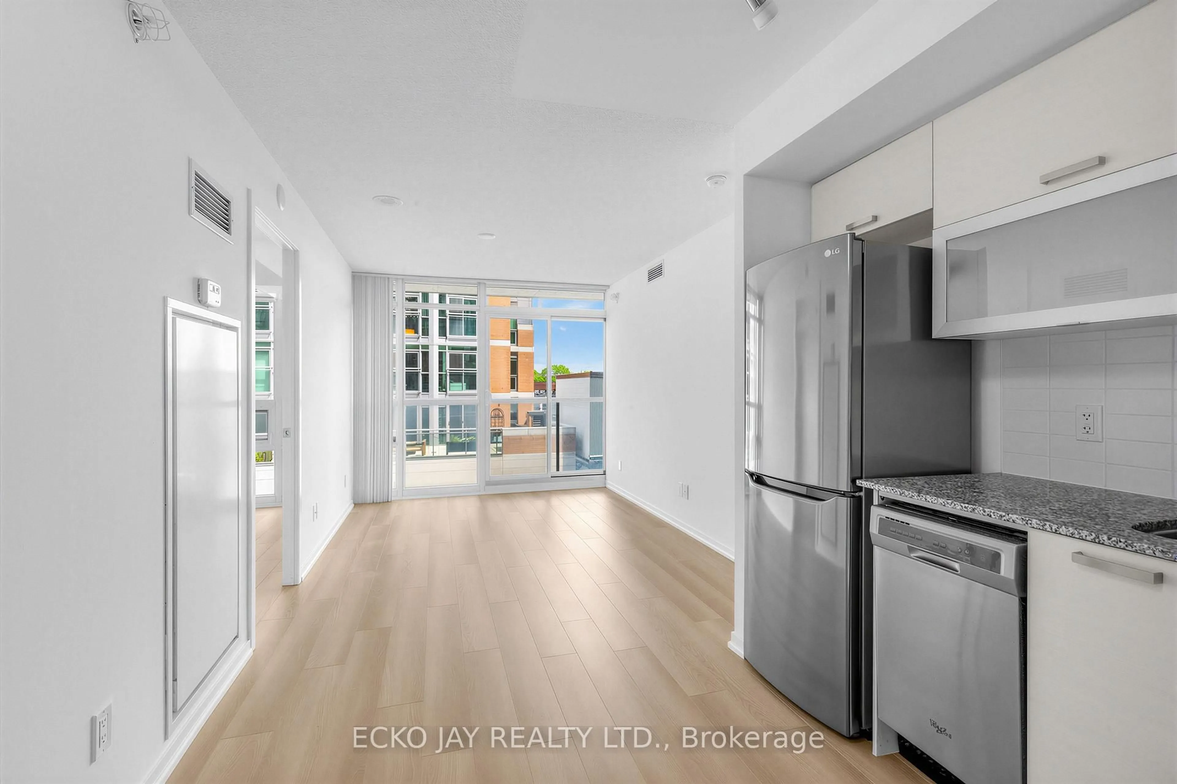 Indoor entryway for 68 Abell St #528, Toronto Ontario M6J 0B1