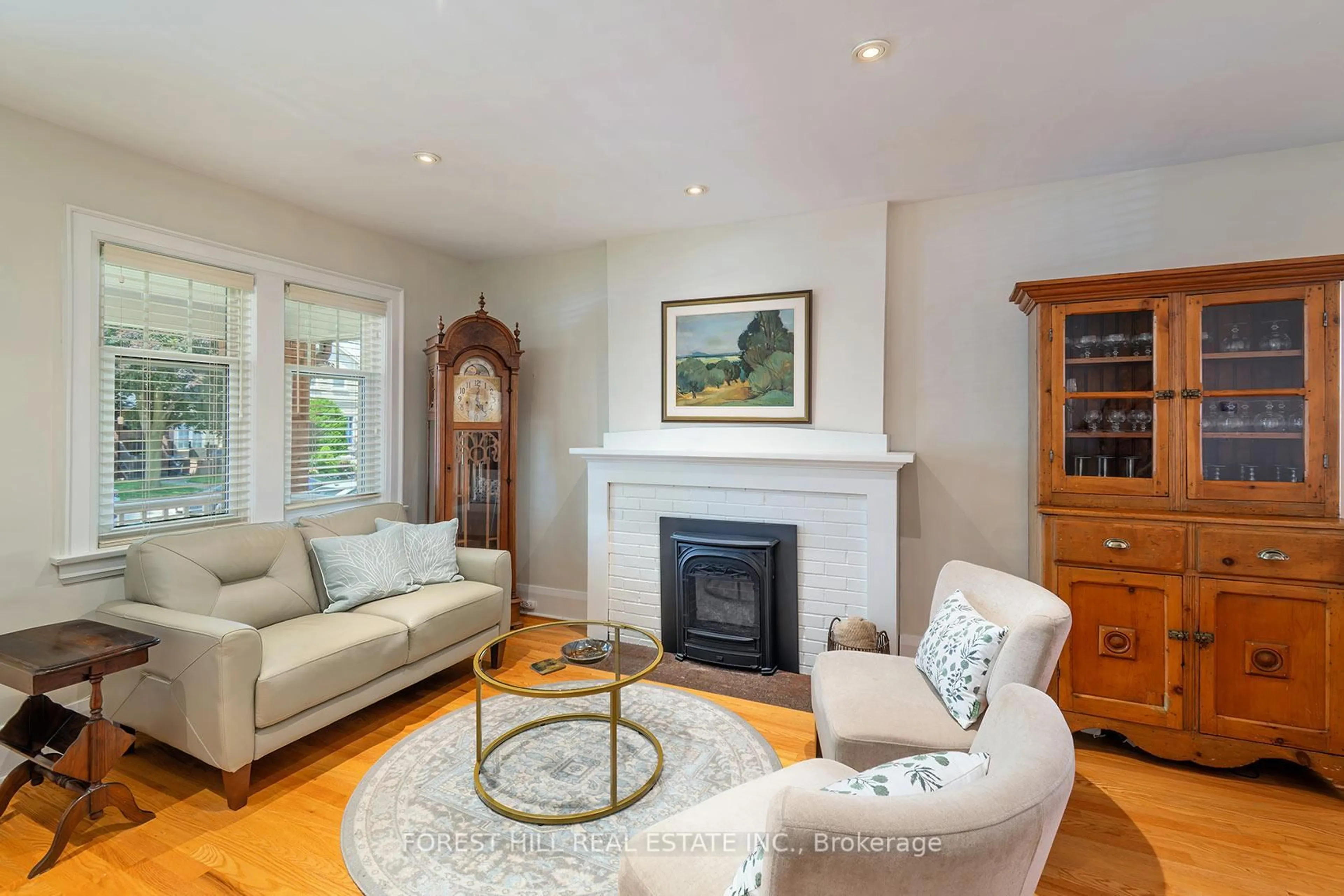 Living room with furniture, unknown for 243 Woburn Ave, Toronto Ontario M5M 1L1