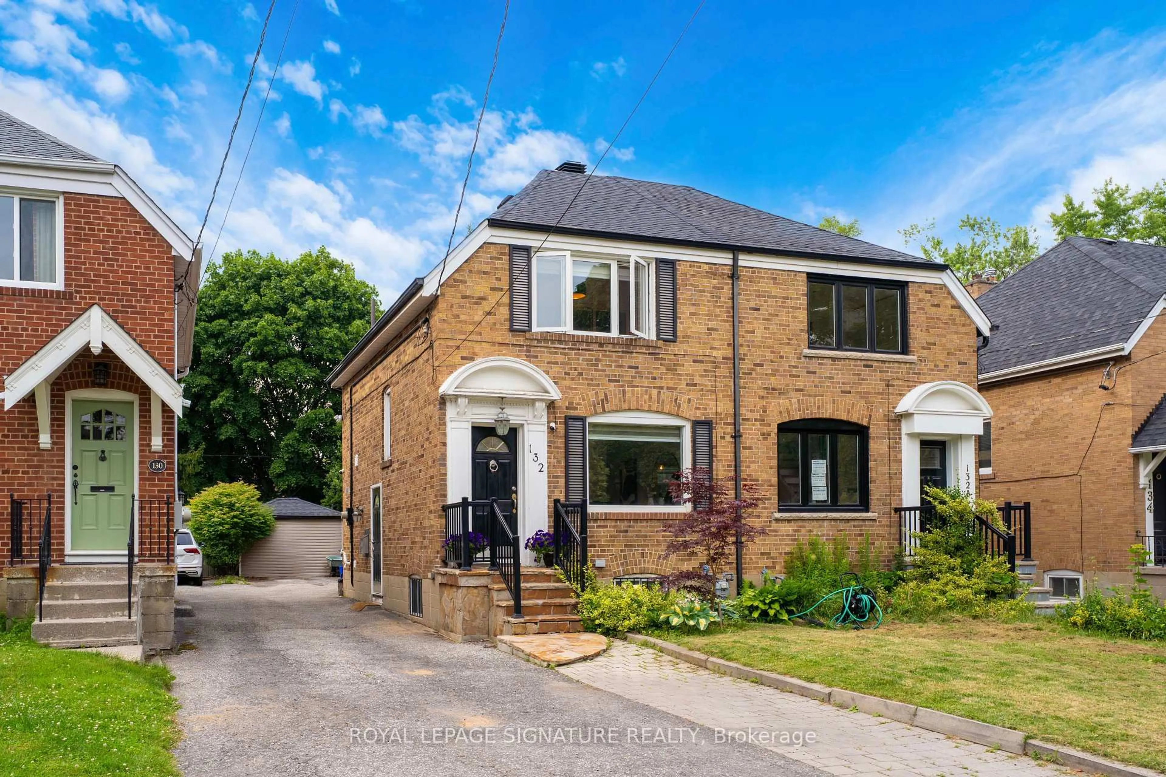 A pic from outside/outdoor area/front of a property/back of a property/a pic from drone, street for 132 Glenvale Blvd, Toronto Ontario M4G 2V9