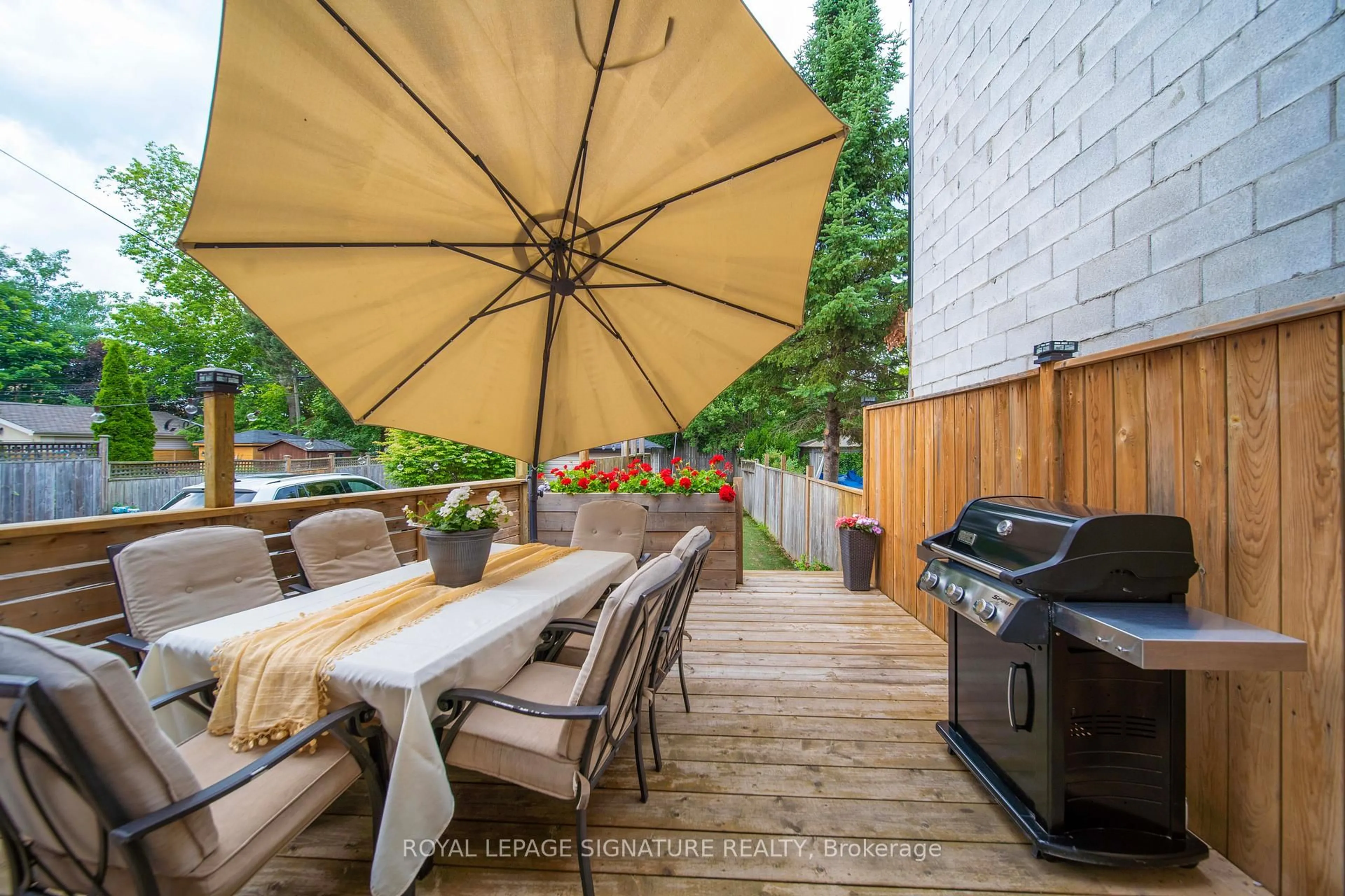 Patio, street for 132 Glenvale Blvd, Toronto Ontario M4G 2V9