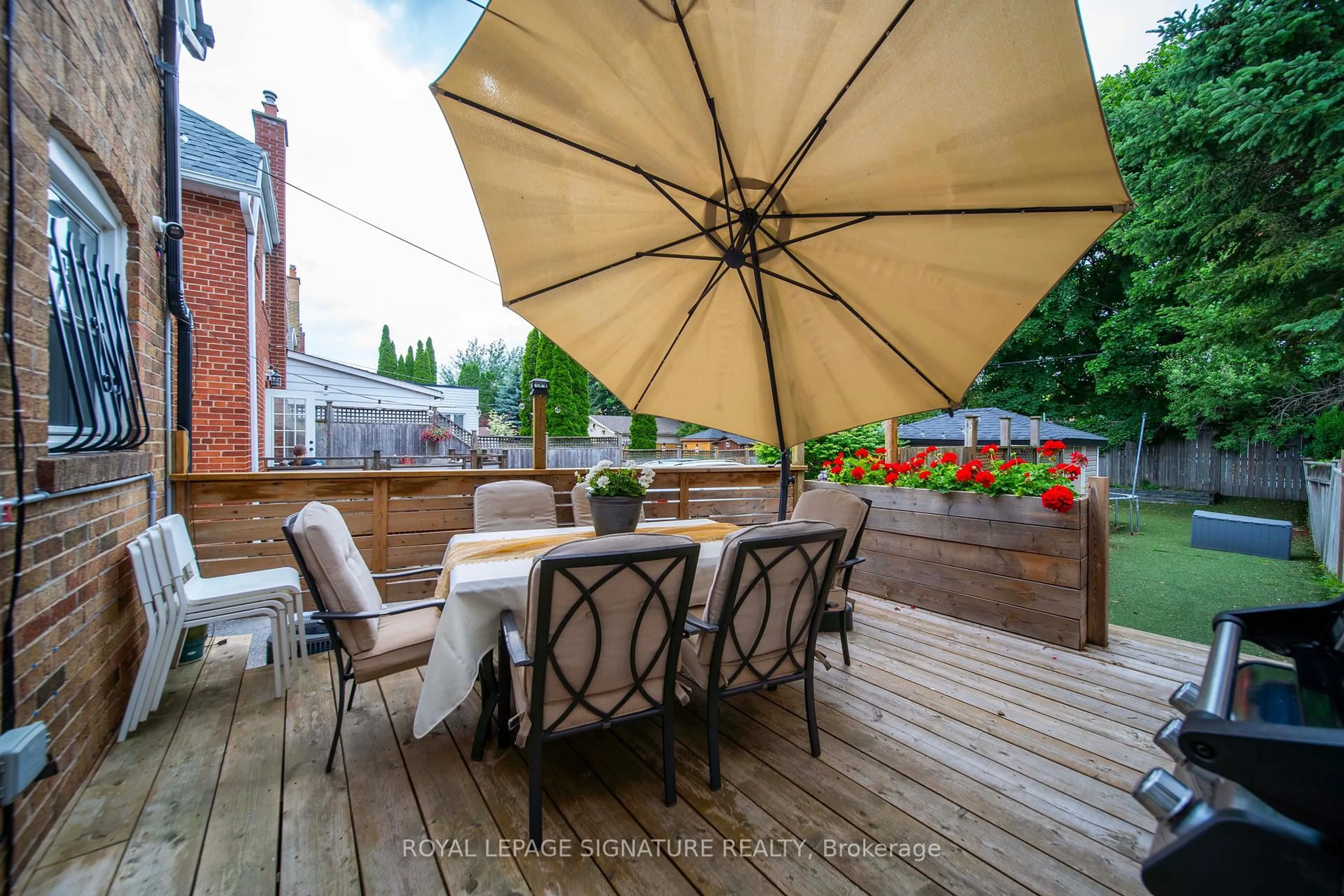 Patio, street for 132 Glenvale Blvd, Toronto Ontario M4G 2V9