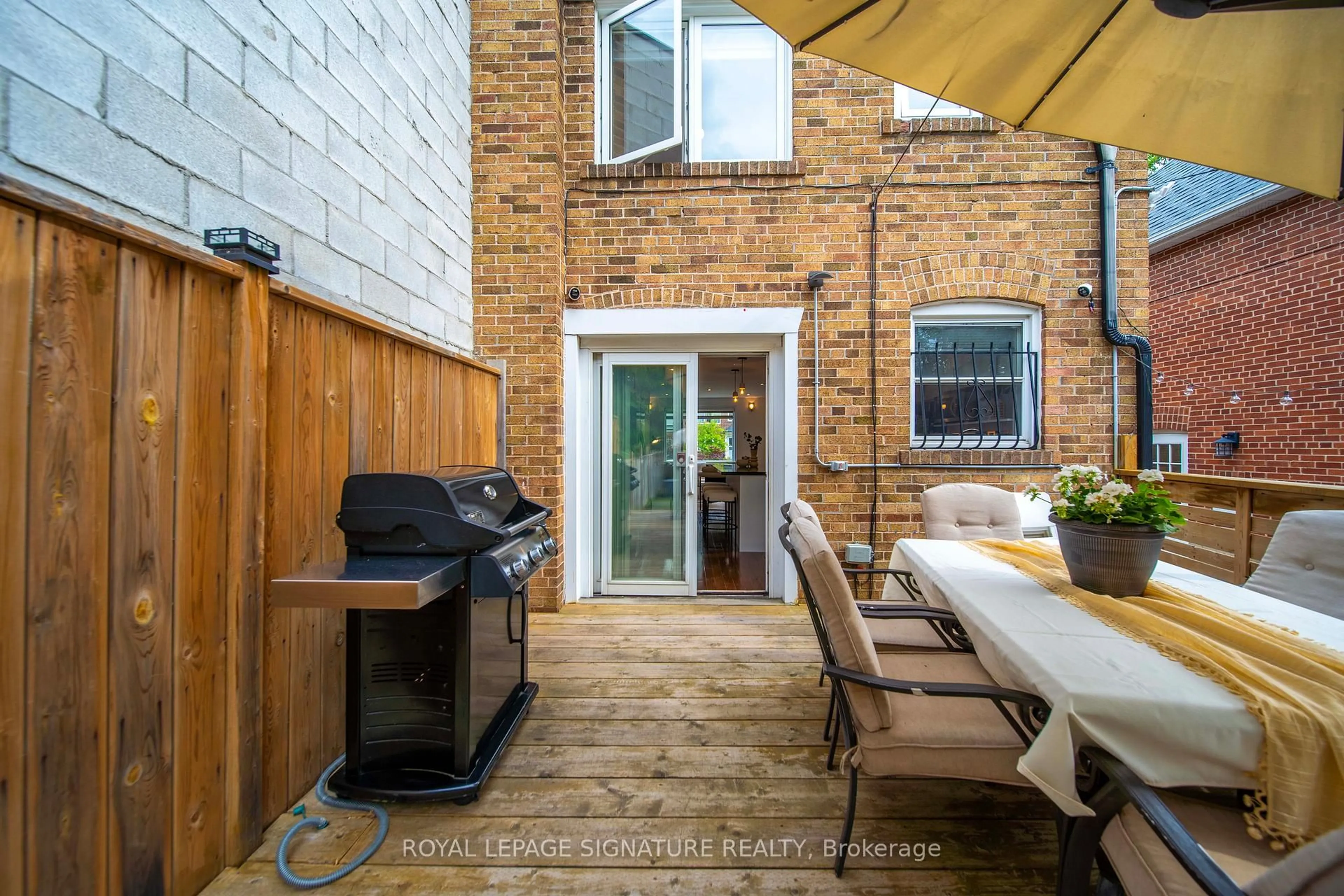 Patio, street for 132 Glenvale Blvd, Toronto Ontario M4G 2V9