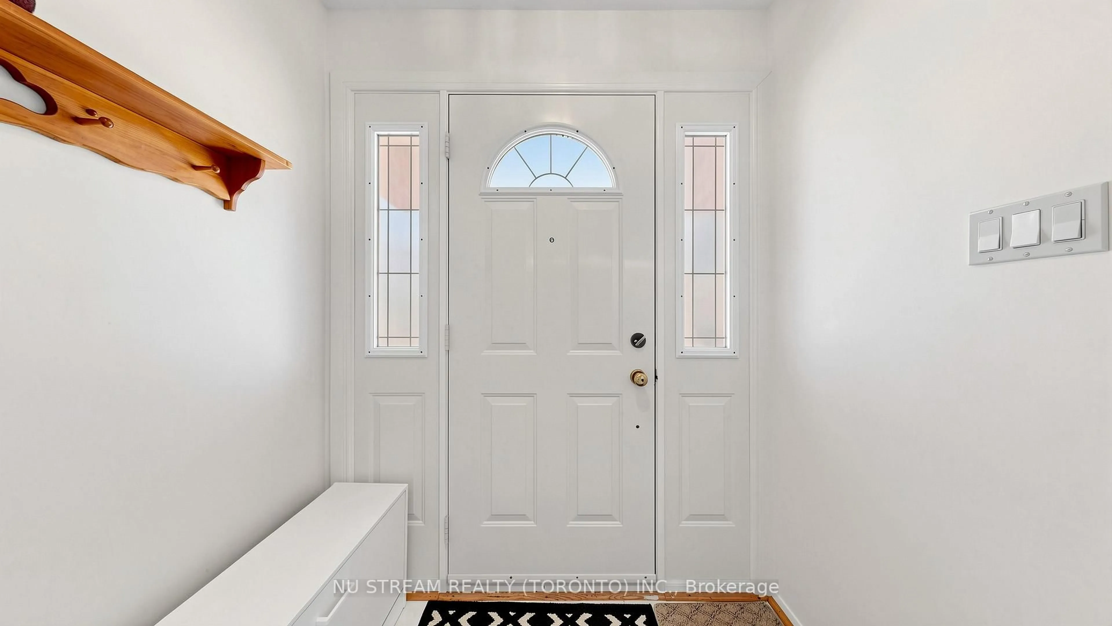 Indoor entryway for 86 Brian Dr, Toronto Ontario M2J 3Y5