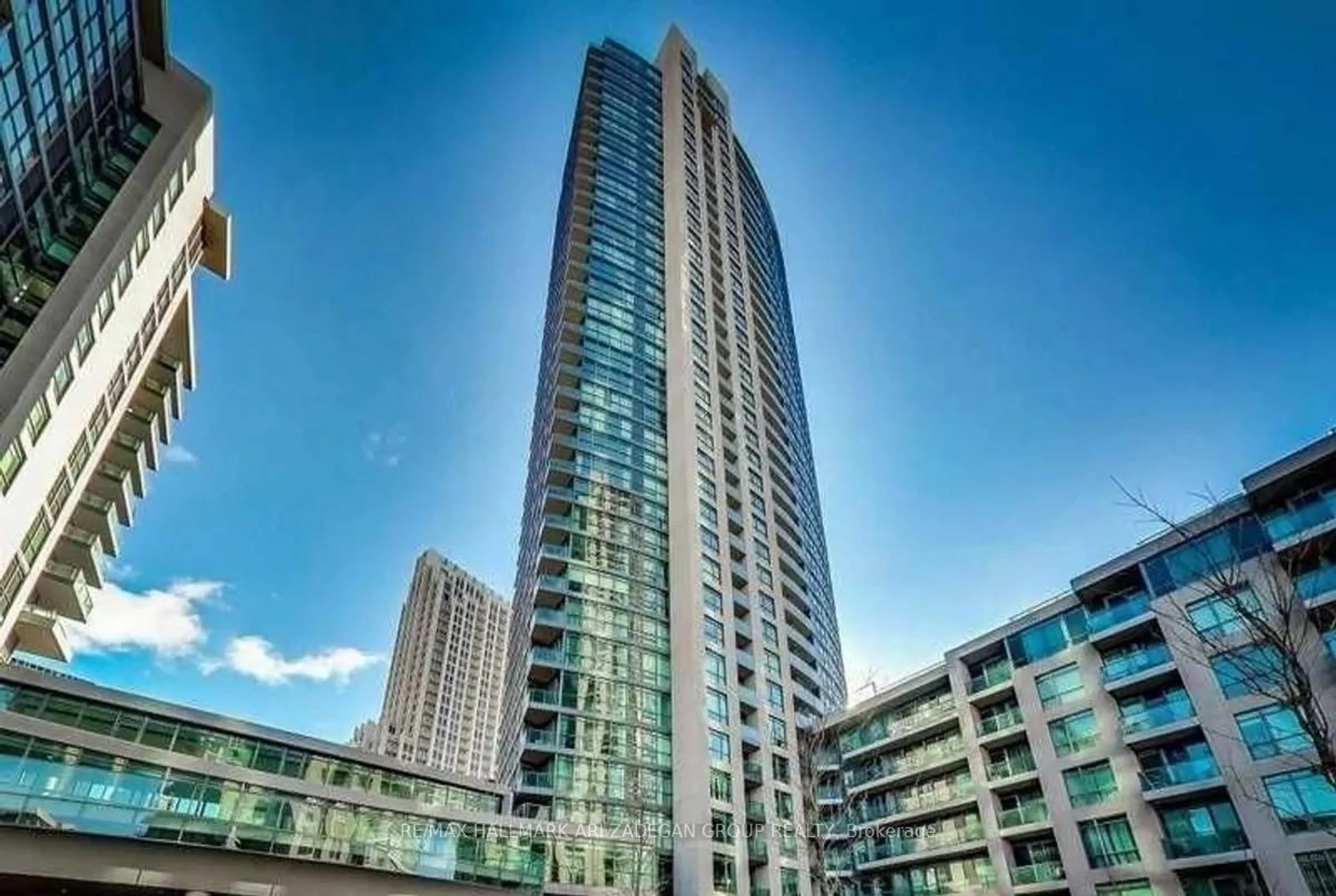 A pic from outside/outdoor area/front of a property/back of a property/a pic from drone, city buildings view from balcony for 215 Fort York Blvd #3301, Toronto Ontario M5V 4A2