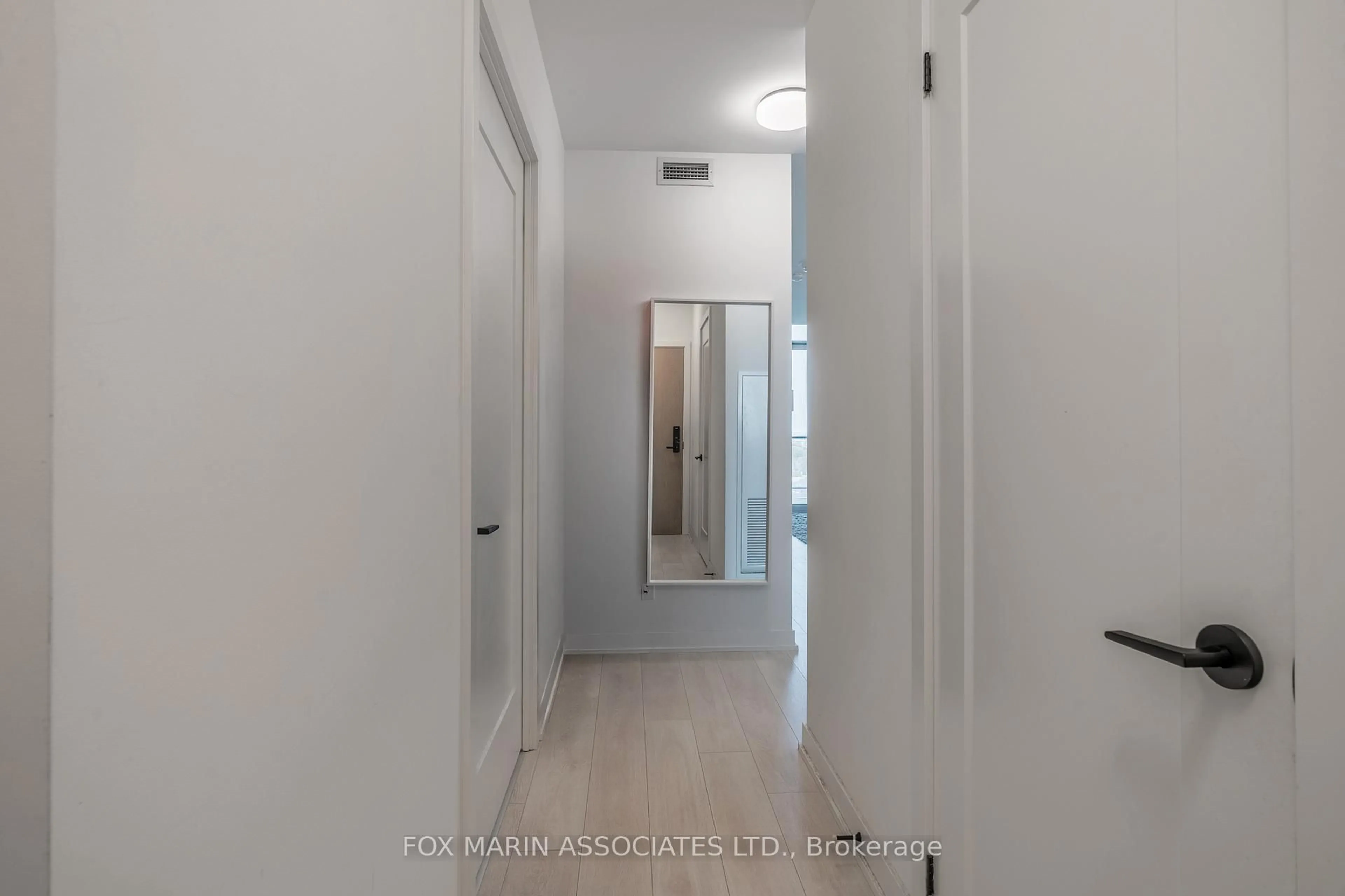 Indoor entryway for 5 Defries St #1104, Toronto Ontario M5A 0W7