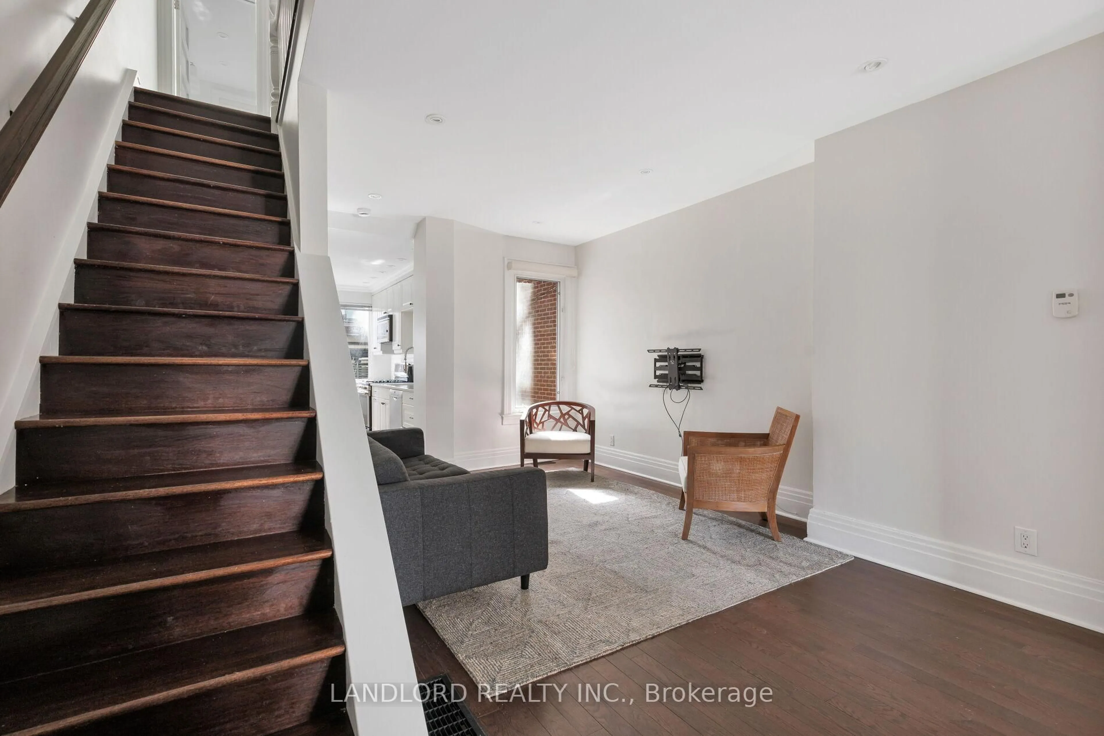 Indoor entryway for 107A Scollard St, Toronto Ontario M5R 1G4