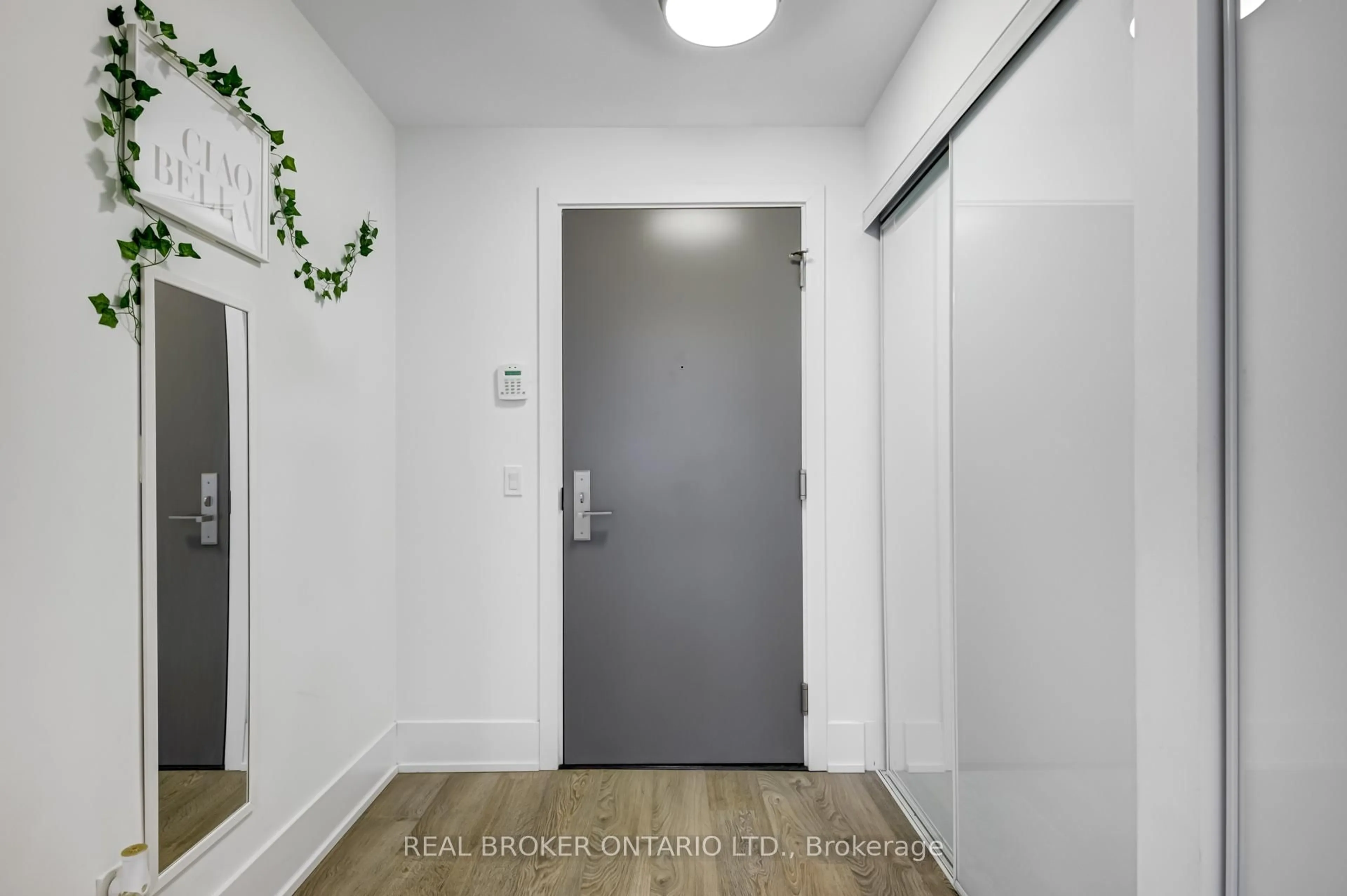 Indoor entryway for 55 Merchants Wharf #620, Toronto Ontario M5A 0P2