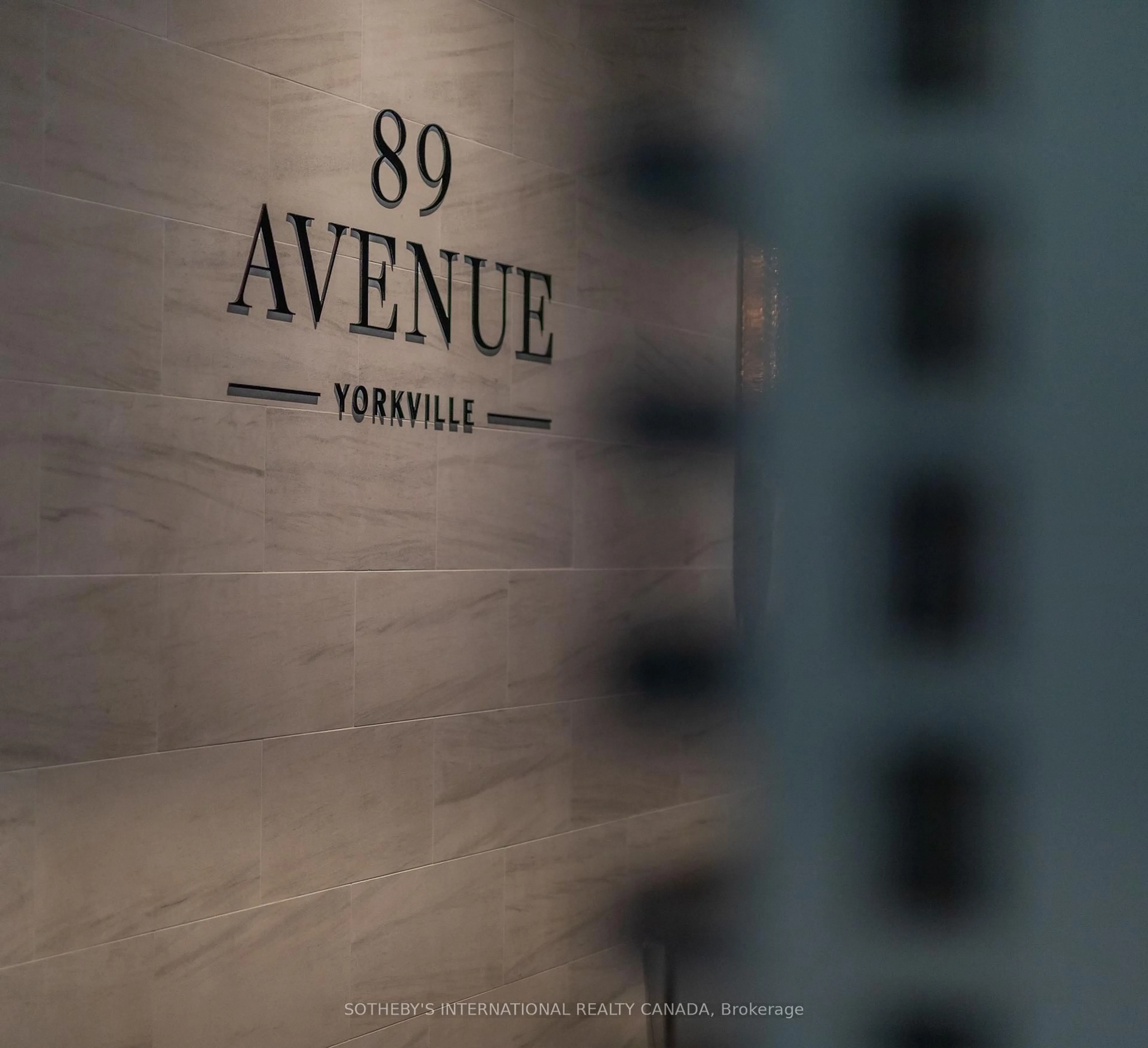 Indoor foyer for 89 Avenue Rd #1102, Toronto Ontario M5R 2G3