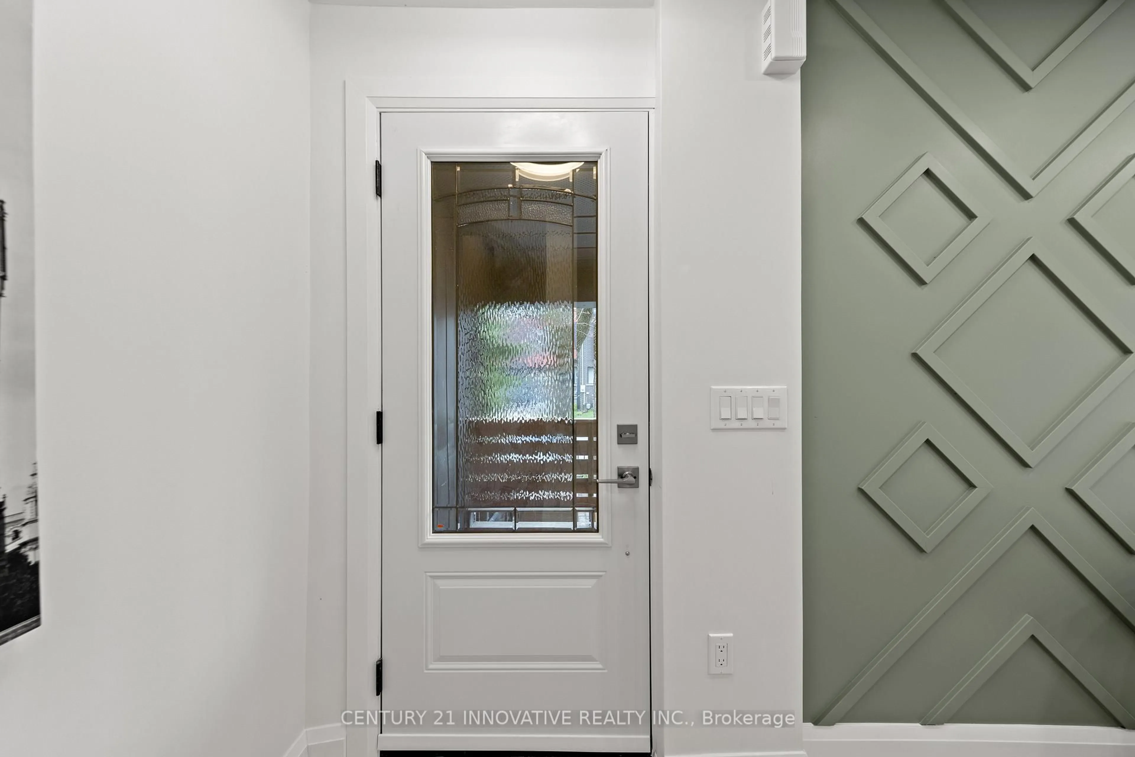 Indoor entryway for 280 Brock Ave, Toronto Ontario M6K 2M4