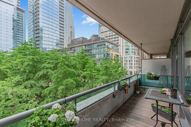 18 Yorkville Ave #305, Toronto 3
