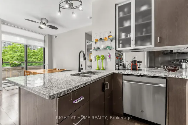 18 Yorkville Ave #305, Toronto 5
