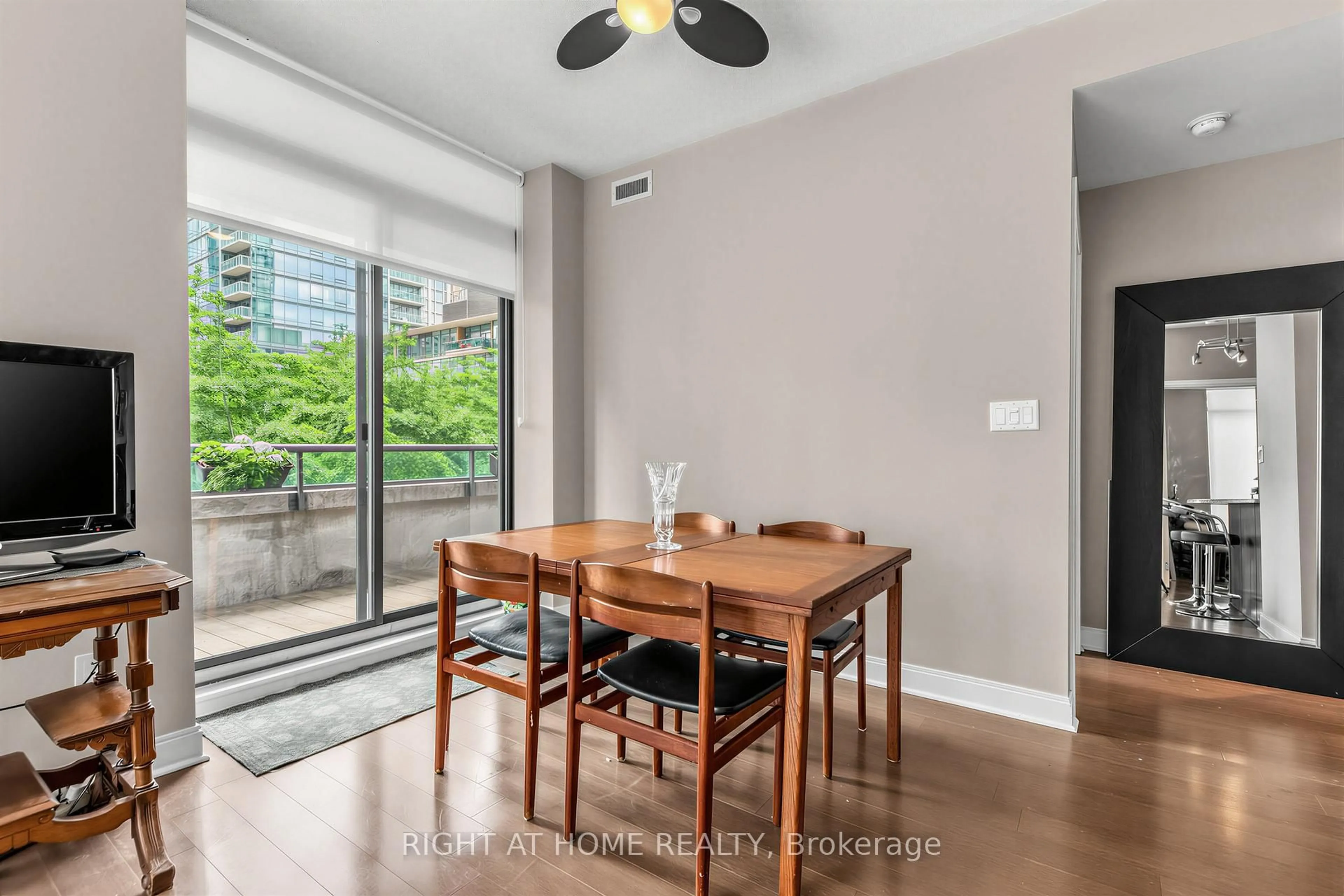 Dining room, unknown for 18 Yorkville Ave #305, Toronto Ontario M4W 3Y8
