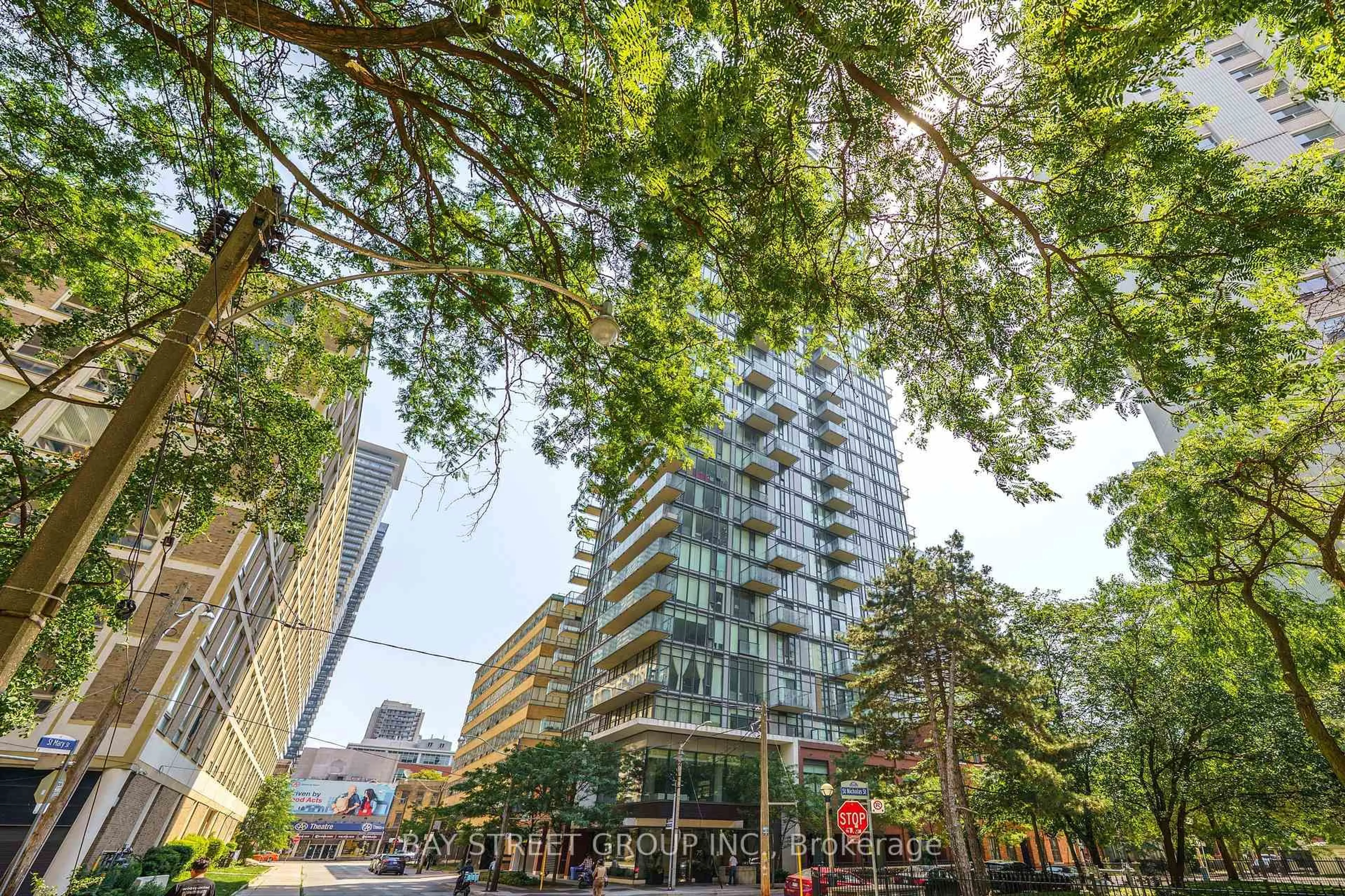 Patio, street for 75 St Nicholas St #809, Toronto Ontario M4Y 0A5