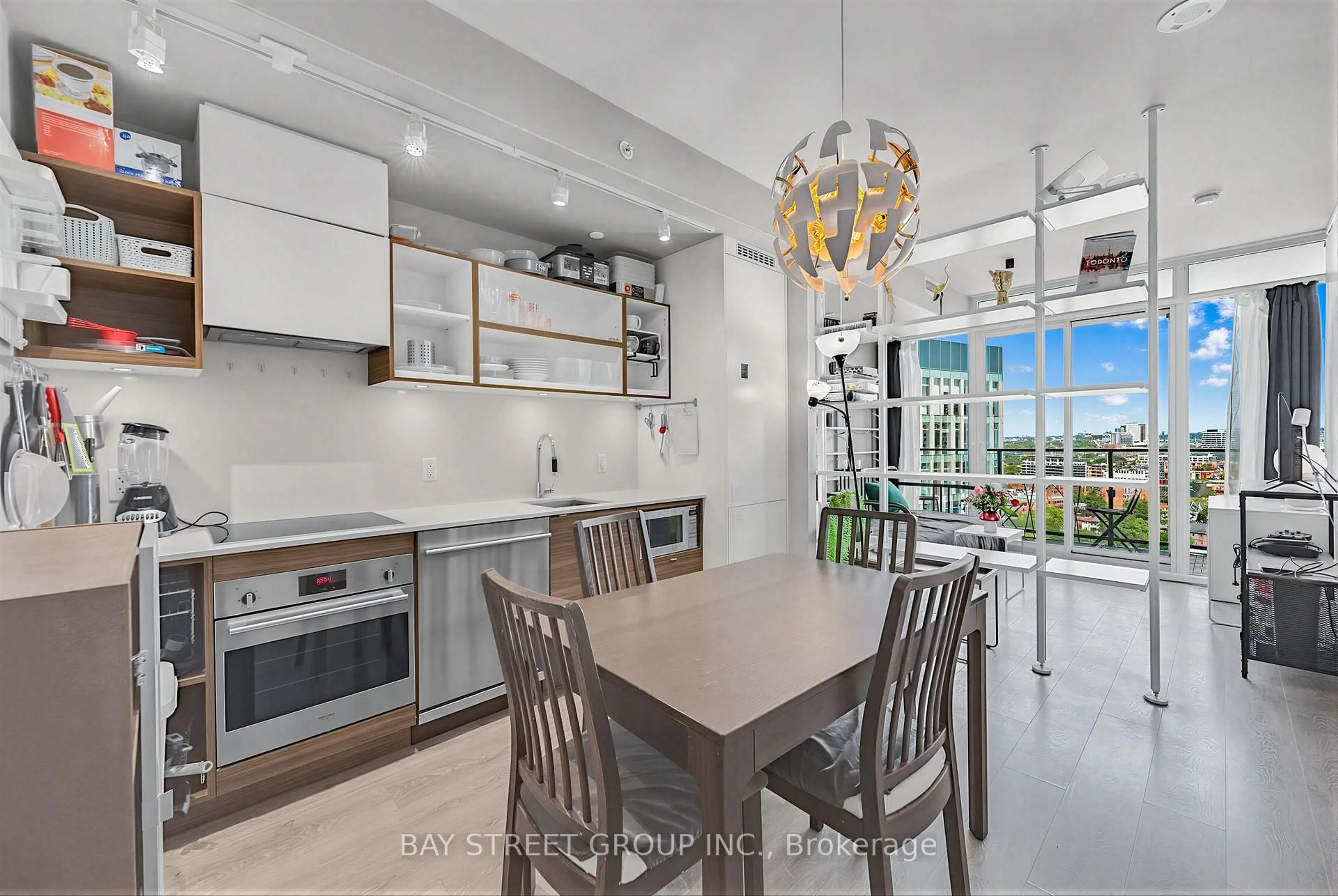 Open concept kitchen, ceramic/tile floor for 125 Peter St #1803, Toronto Ontario M5V 0M2