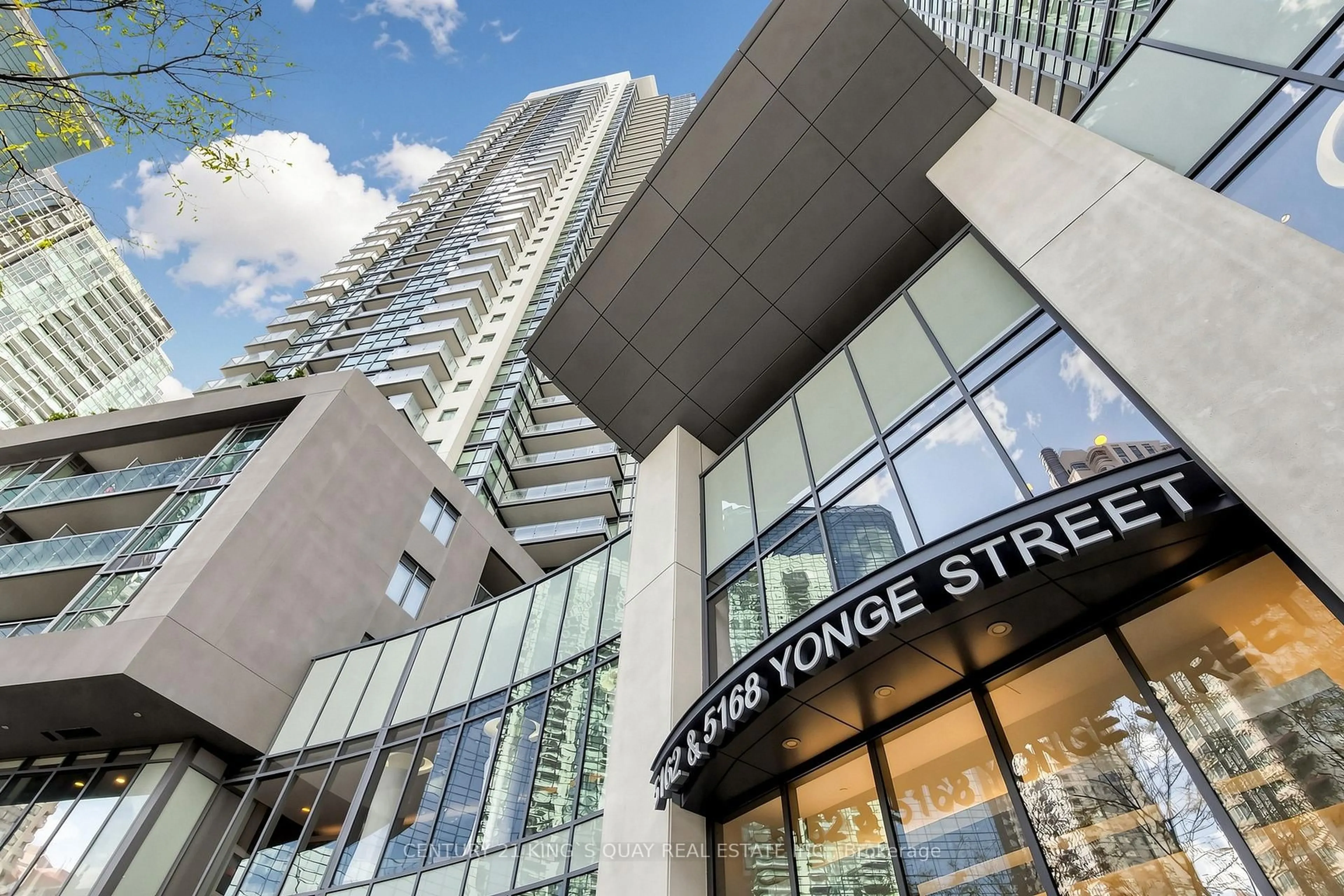 Indoor foyer for 5168 Yonge St #LPH101, Toronto Ontario M2N 0G1