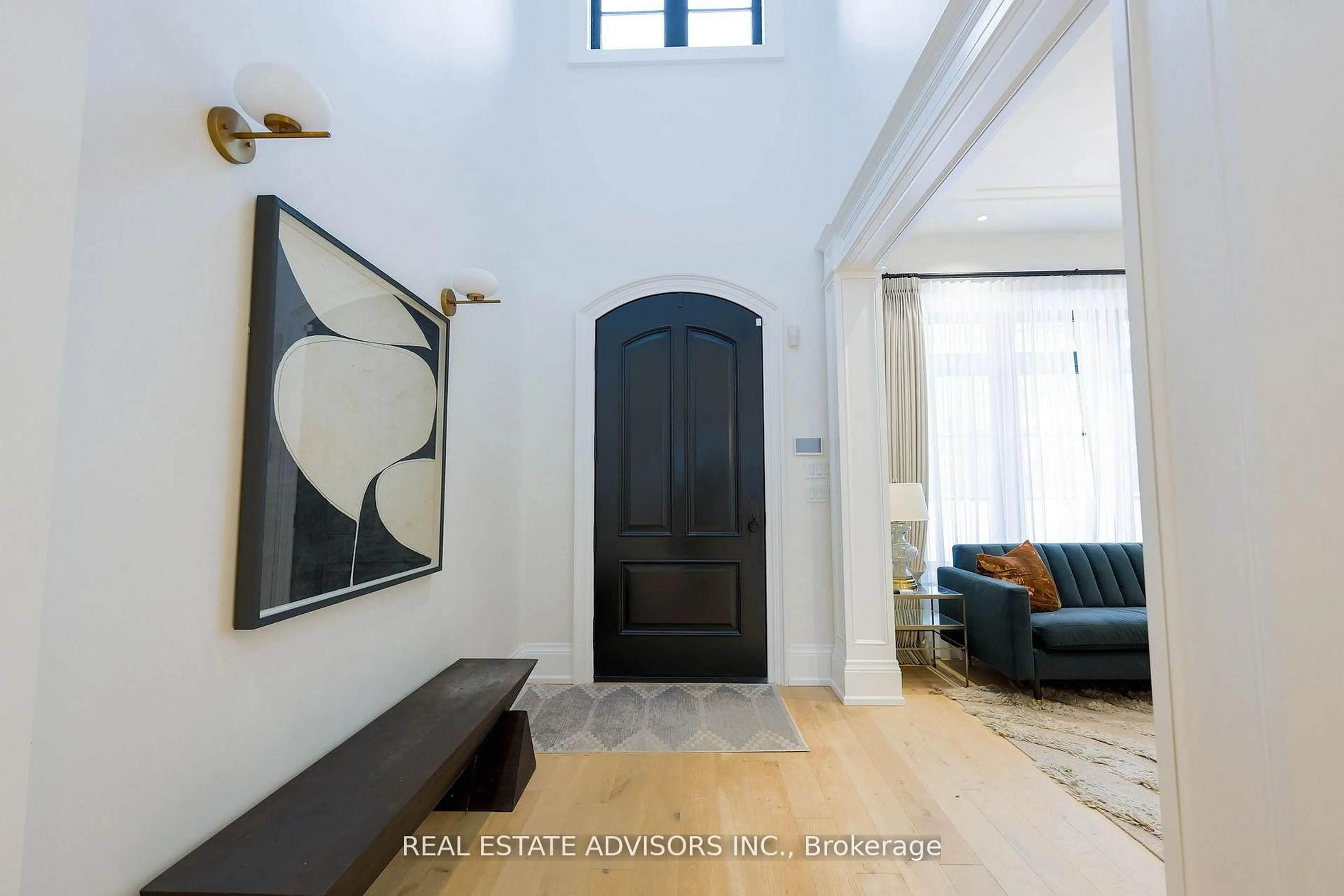 Indoor entryway for 20 Arrowstook Rd, Toronto Ontario M2K 1J9
