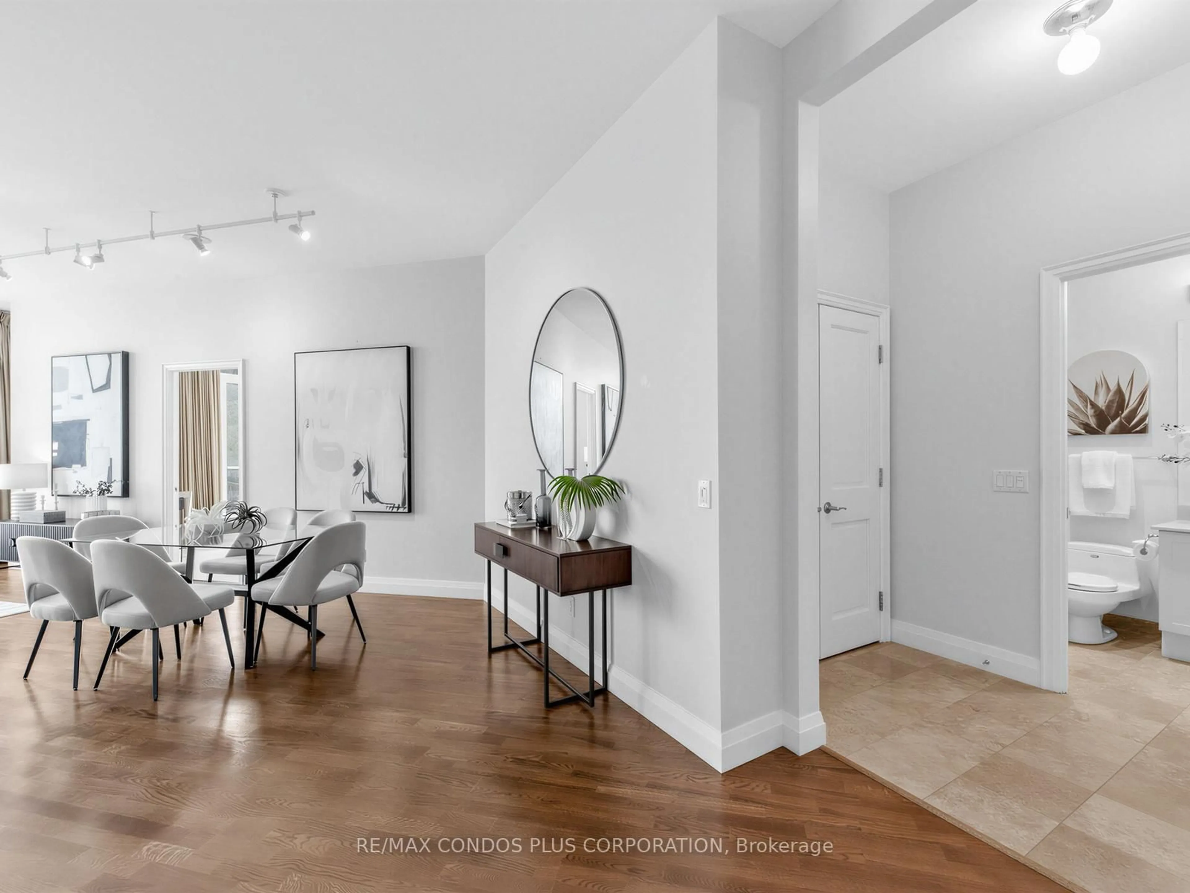 Indoor entryway for 208 Queens Quay #PH2, Toronto Ontario M5J 2Y5