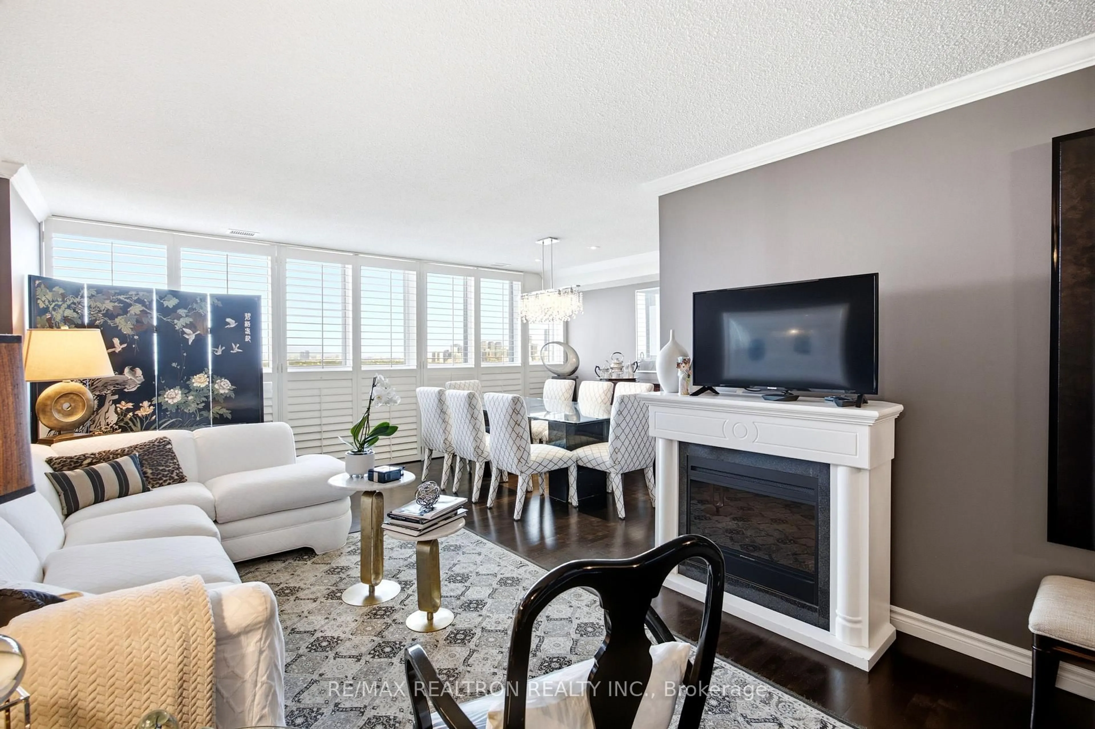 Living room with furniture, wood/laminate floor for 3000 Bathurst St #PH3, Toronto Ontario M6B 3B4