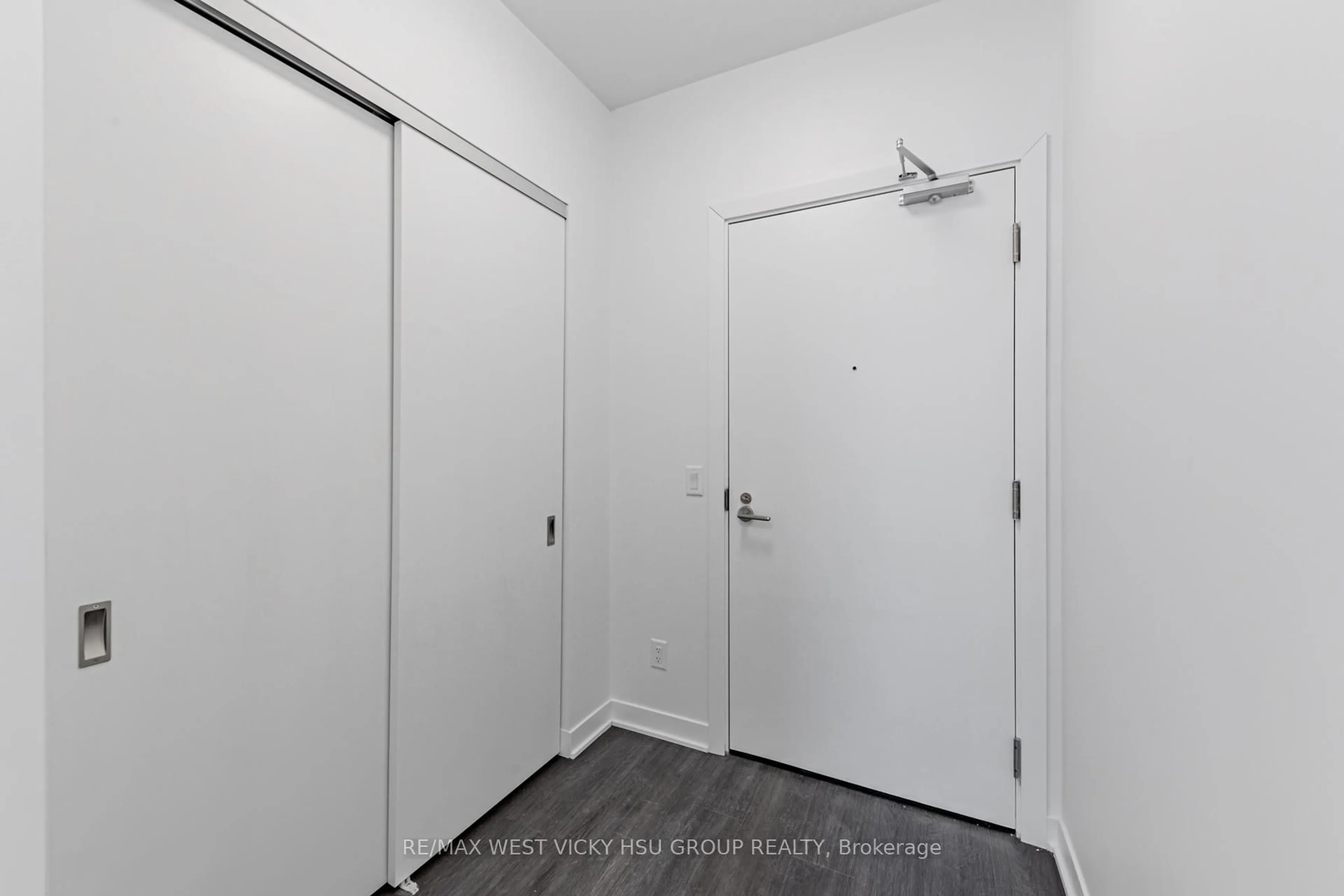 Unknown for 185 Alberta Ave #810, Toronto Ontario M6C 0A5