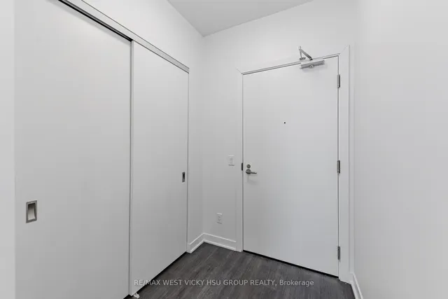 185 Alberta Ave #810, Toronto 4