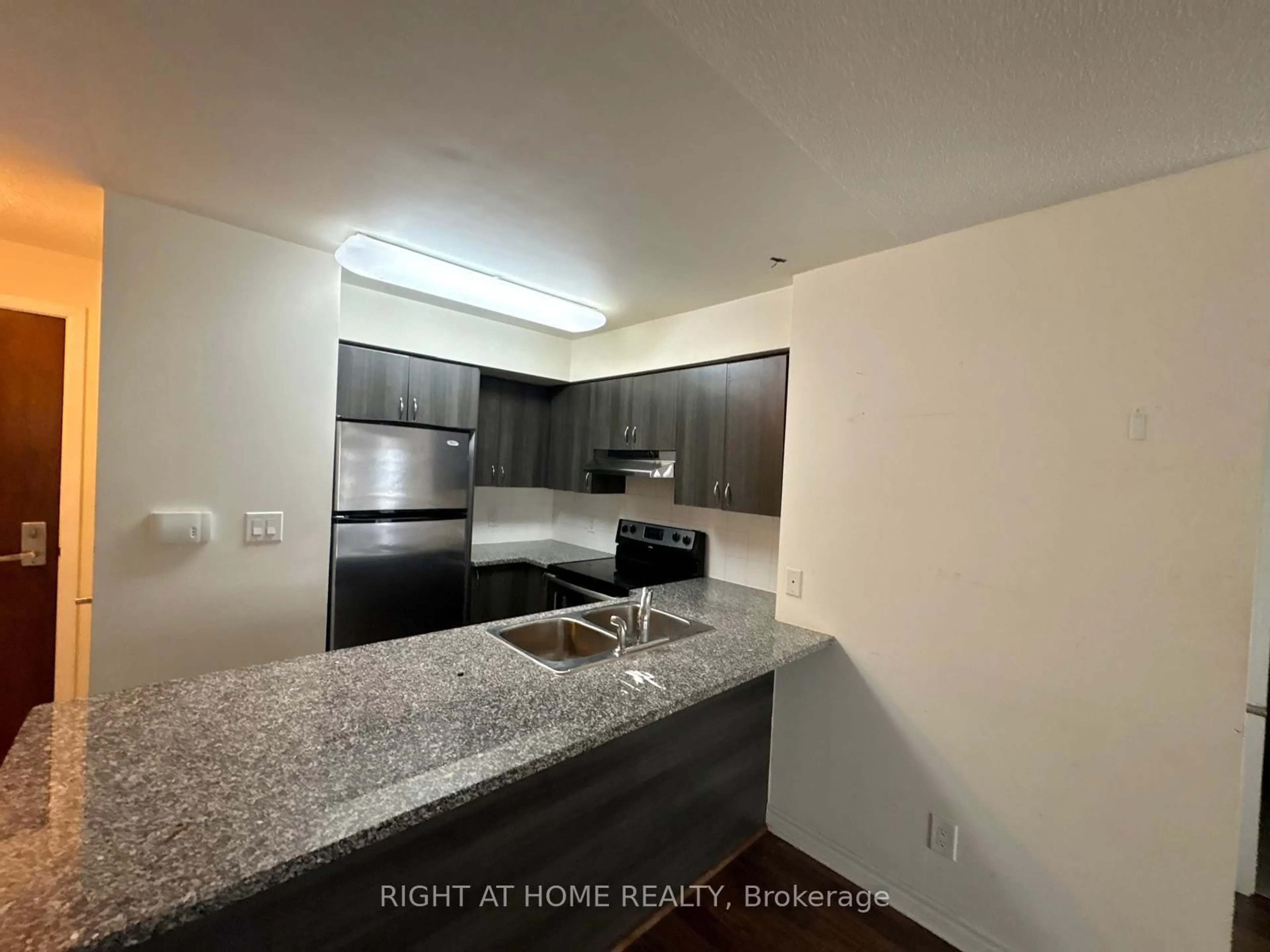 Standard kitchen, unknown for 35 Hollywood Ave #1116, Toronto Ontario M2N 0A9