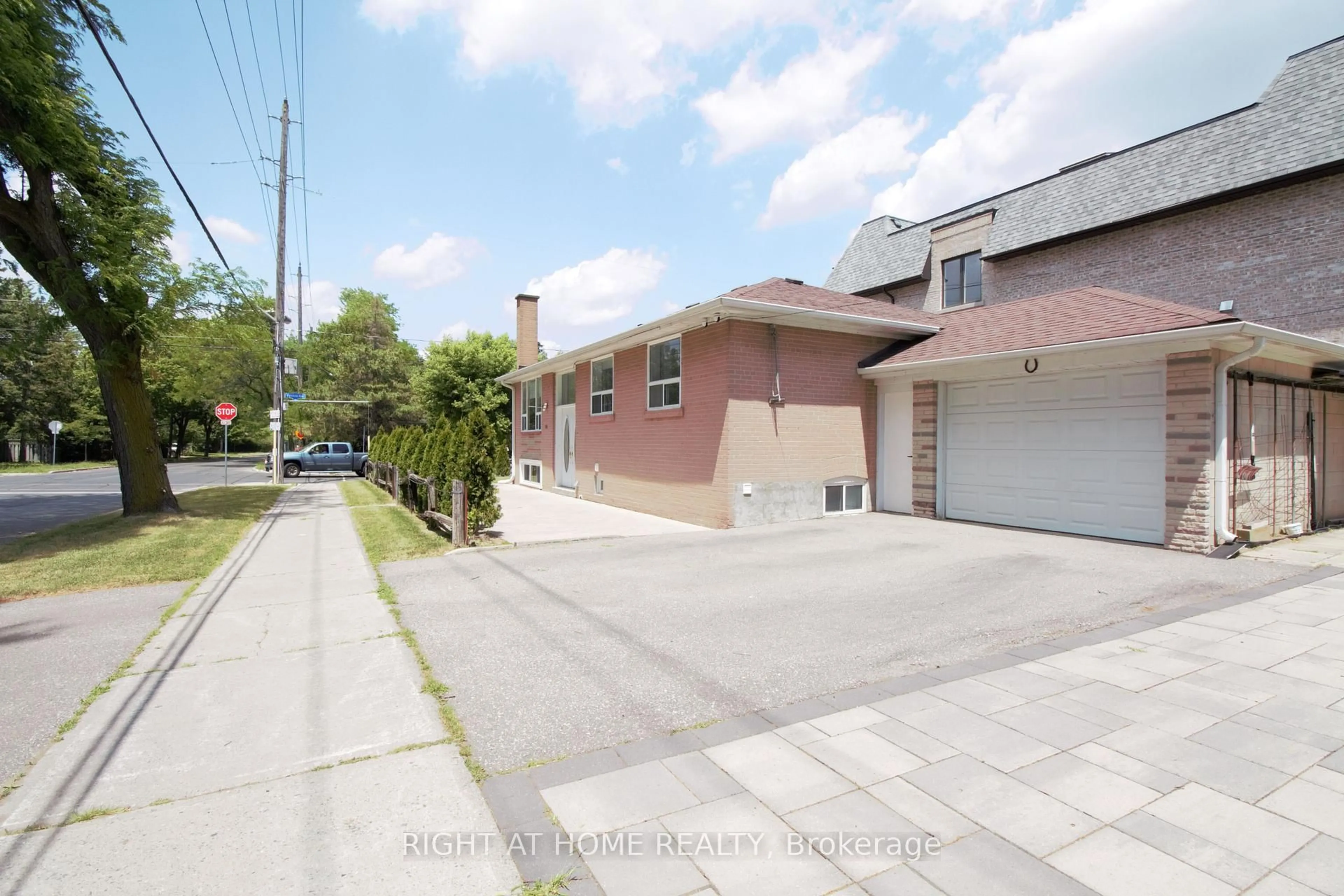 A pic from outside/outdoor area/front of a property/back of a property/a pic from drone, street for 263 Patricia Ave, Toronto Ontario M2M 1J7