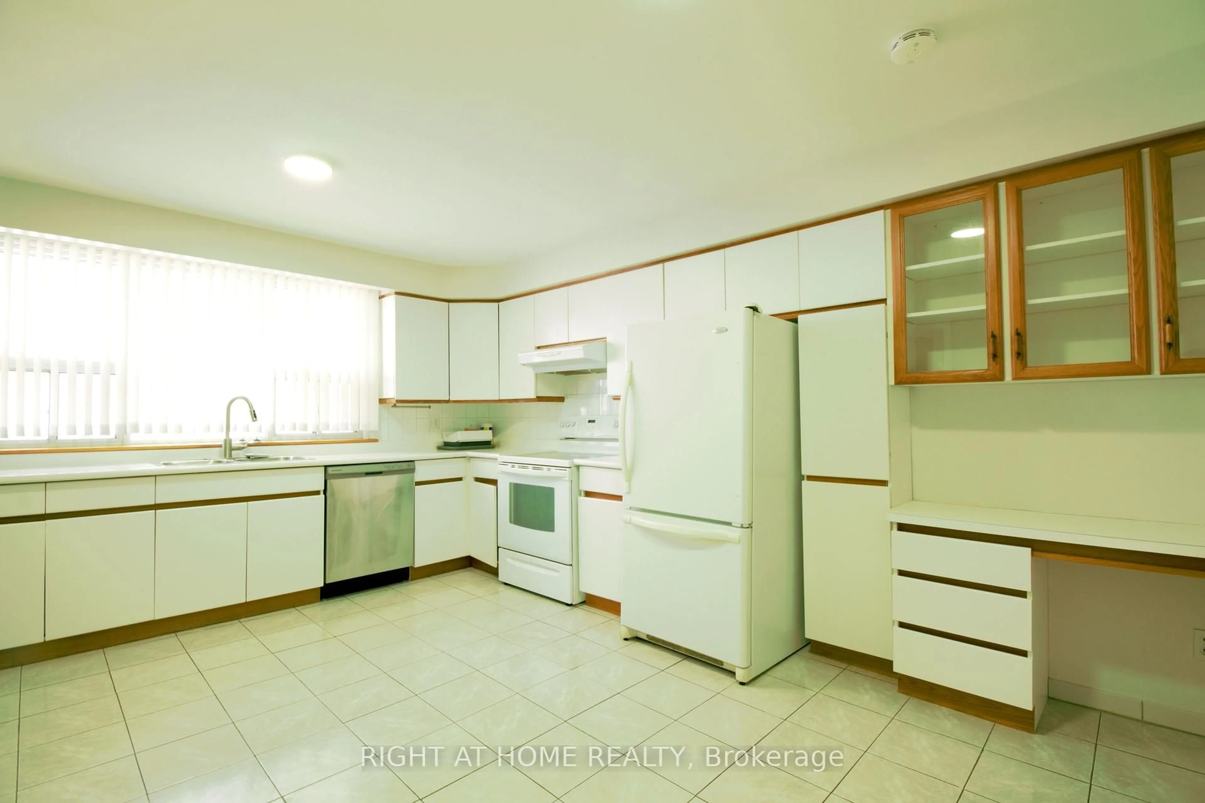 Standard kitchen, unknown for 263 Patricia Ave, Toronto Ontario M2M 1J7