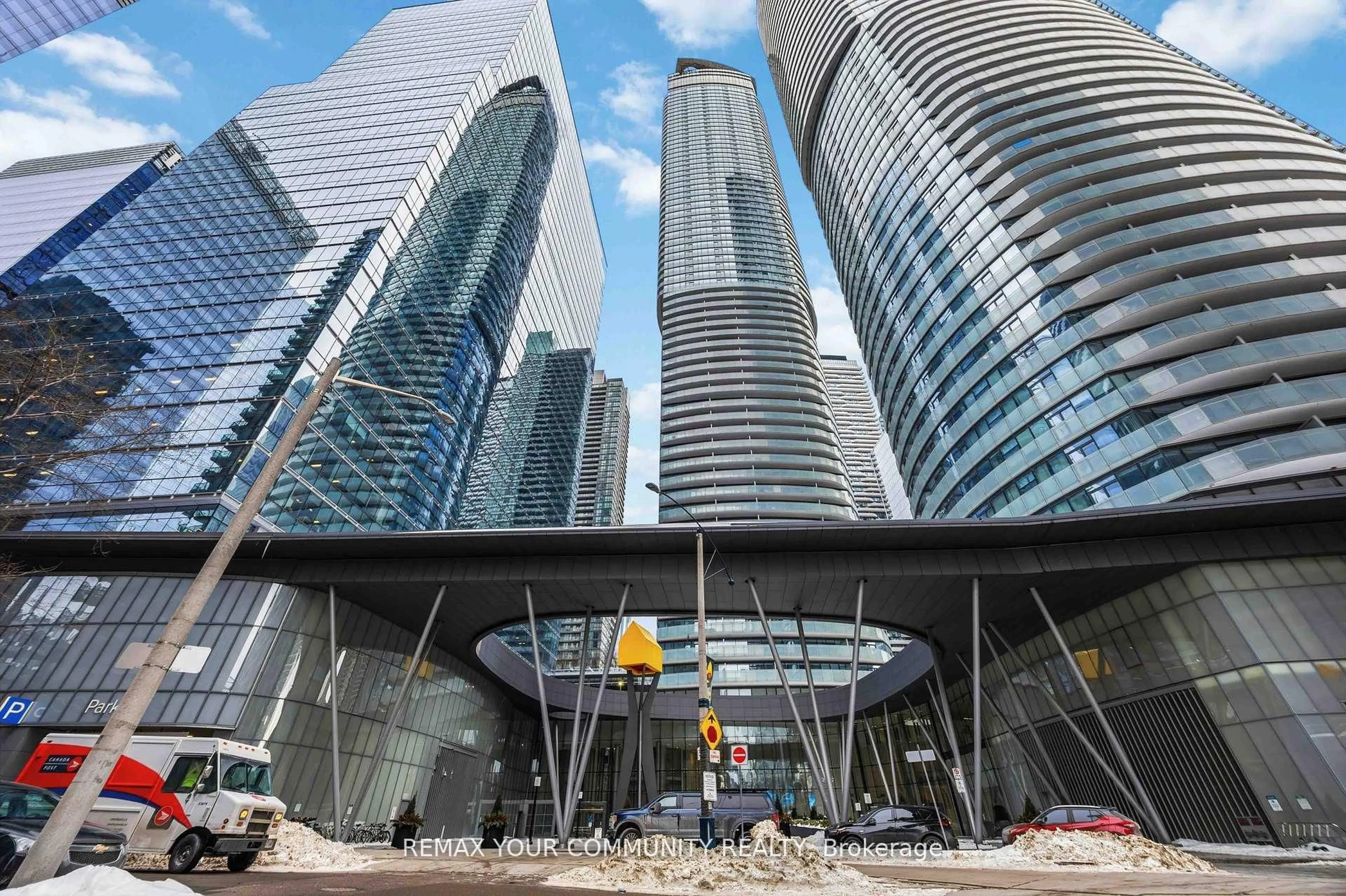 Indoor foyer for 14 York St #2302, Toronto Ontario M5J 0B1