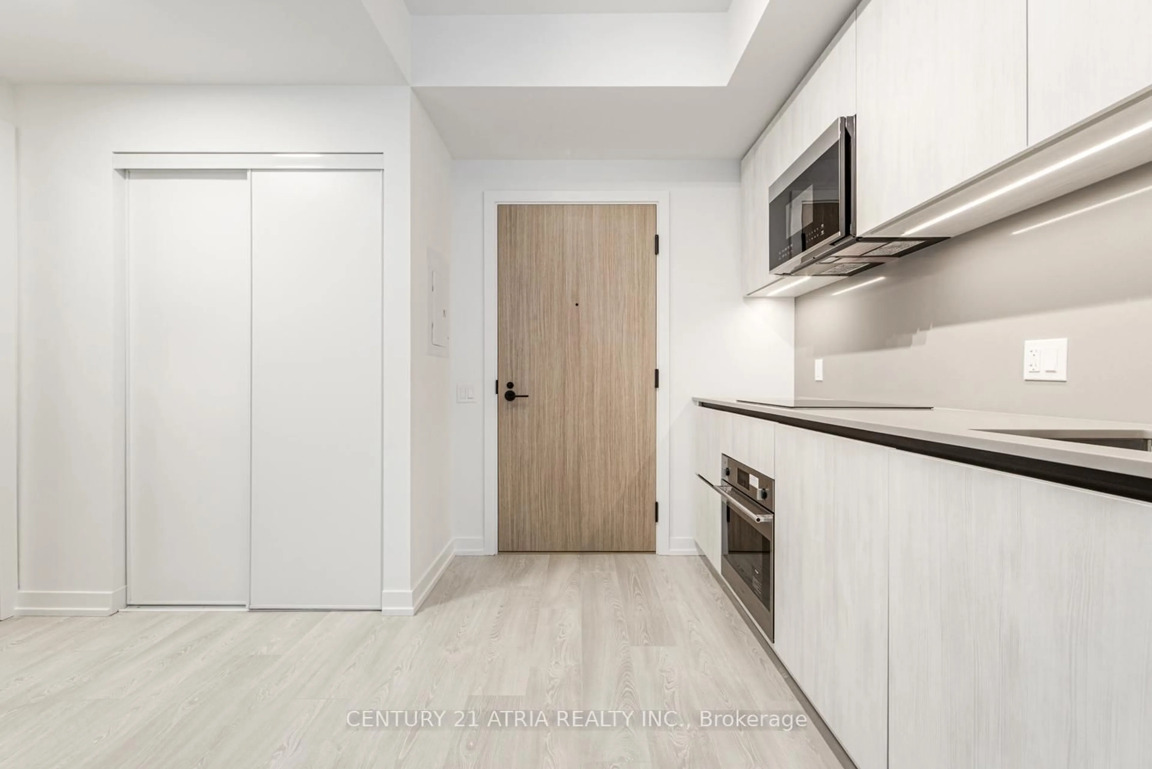 Standard kitchen, unknown for 35 Parliament St #816, Toronto Ontario M5A 0Z5