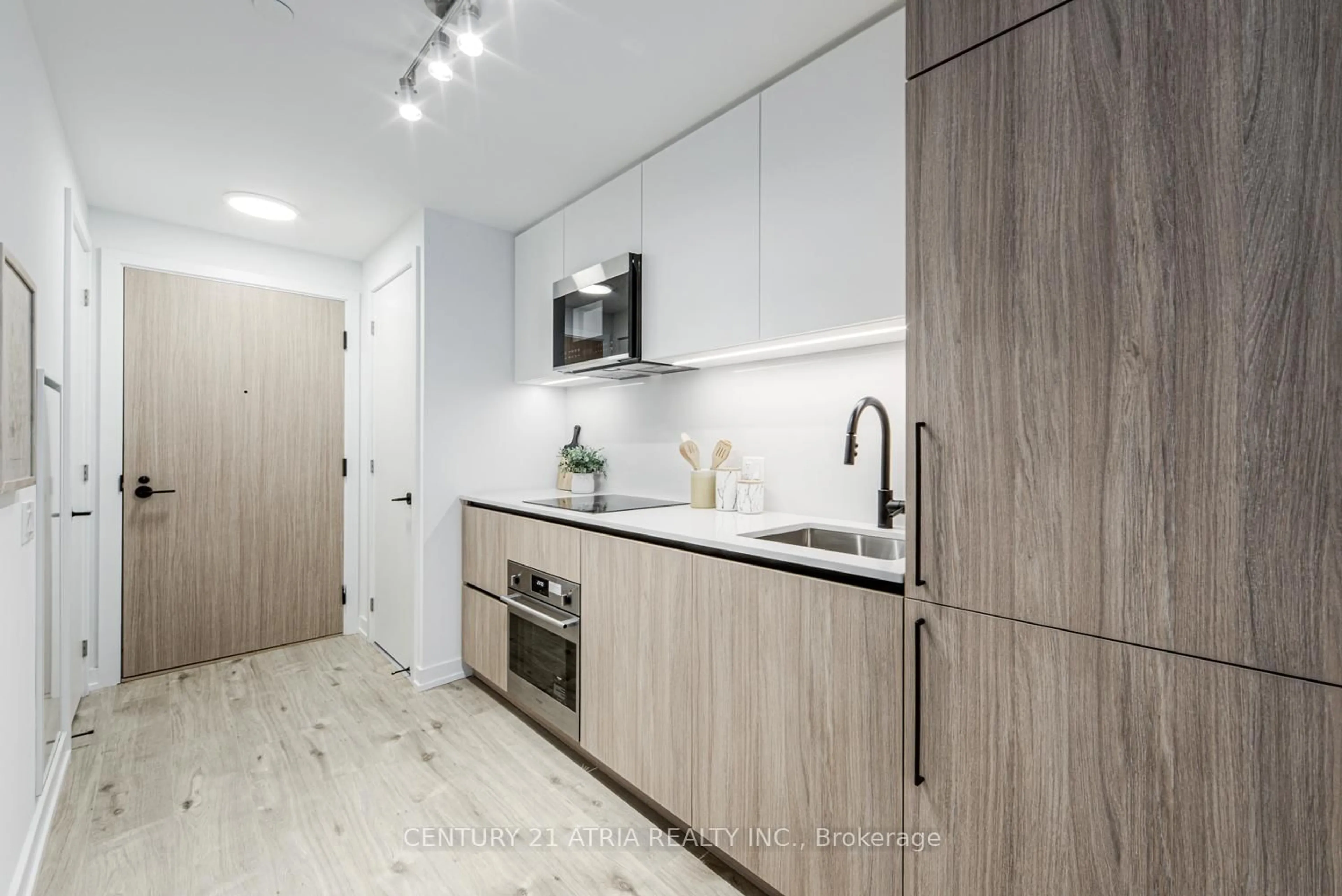 Standard kitchen, wood/laminate floor for 35 Parliament St #513, Toronto Ontario M5A 0Z5