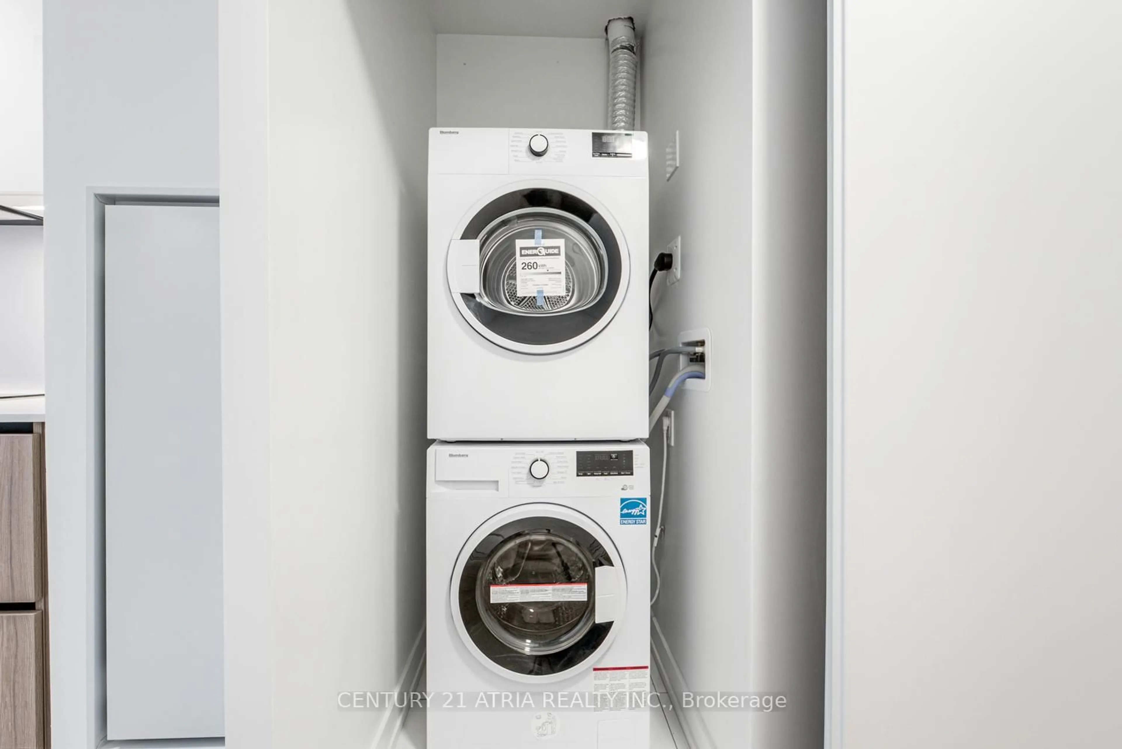 Laundry room for 35 Parliament St #1805, Toronto Ontario M5A 0Z5