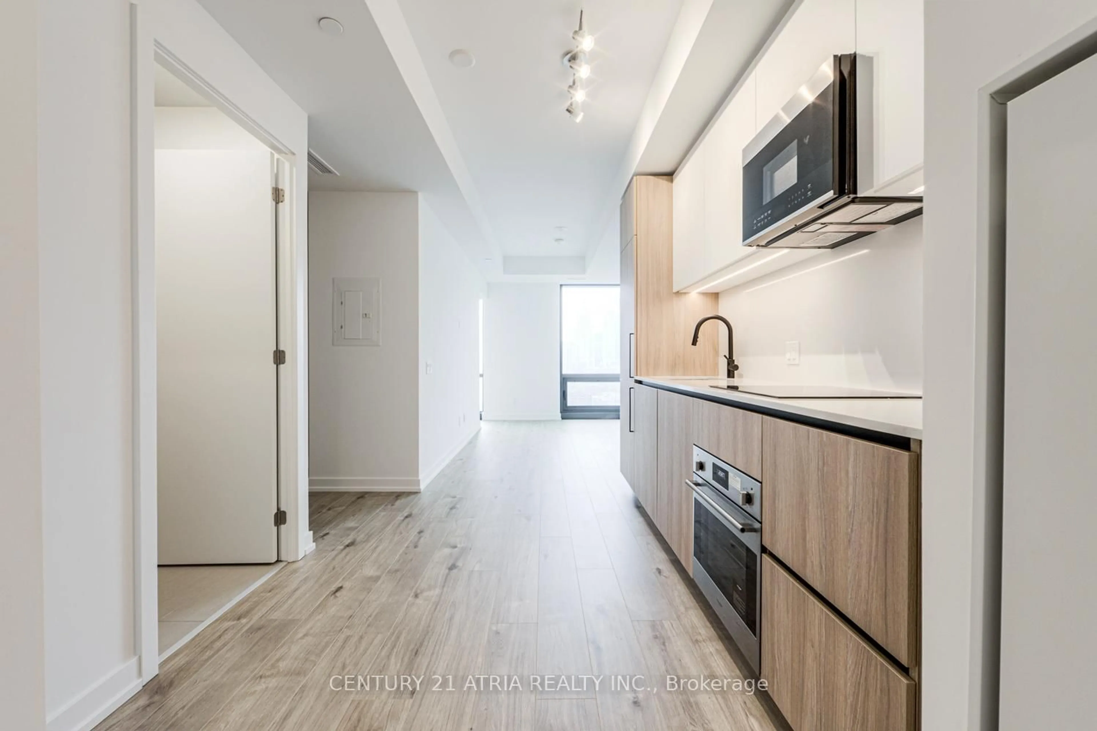 Standard kitchen, wood/laminate floor for 35 Parliament St #1805, Toronto Ontario M5A 0Z5