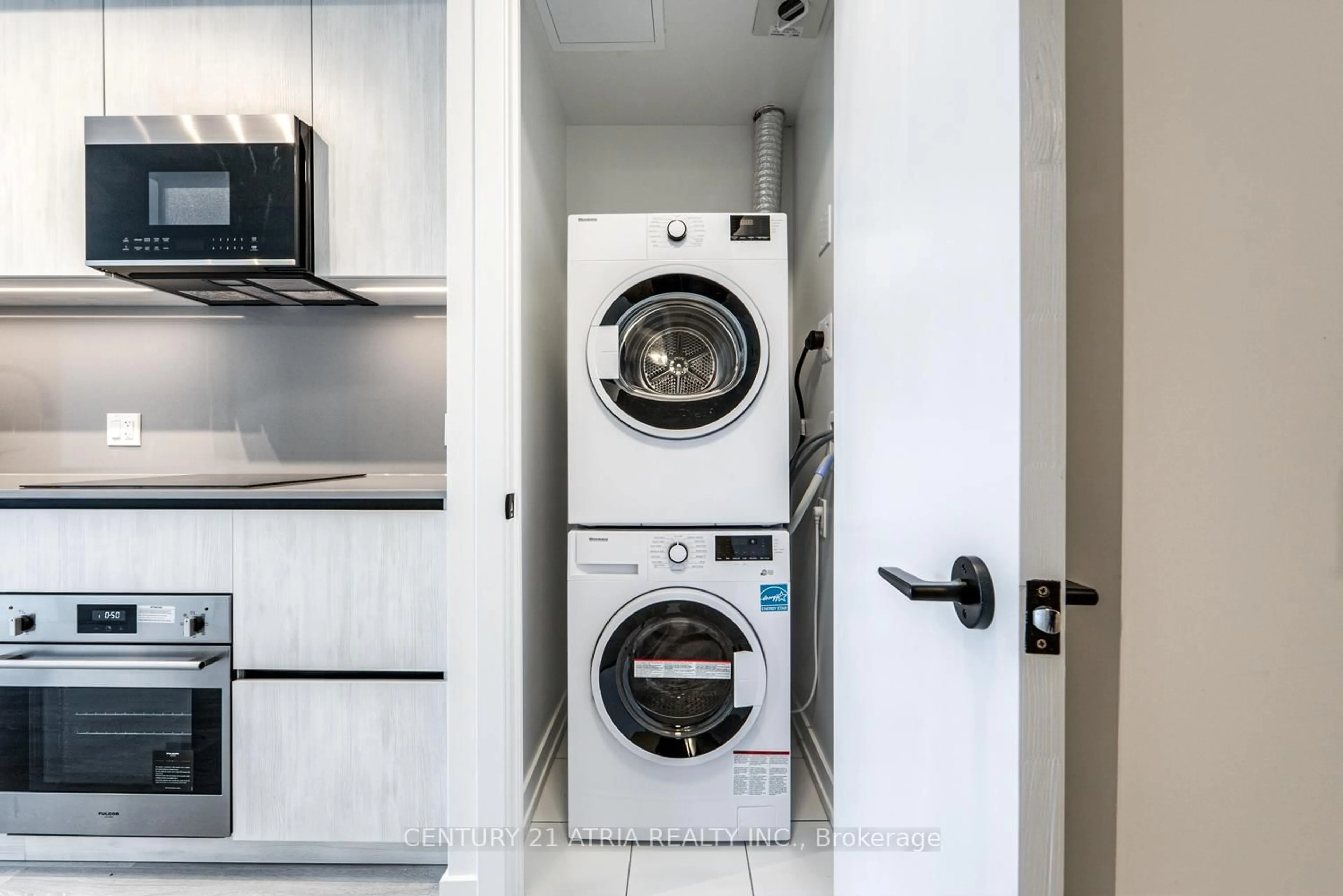 Laundry room for 35 Parliament St #1906, Toronto Ontario M5A 0Z5