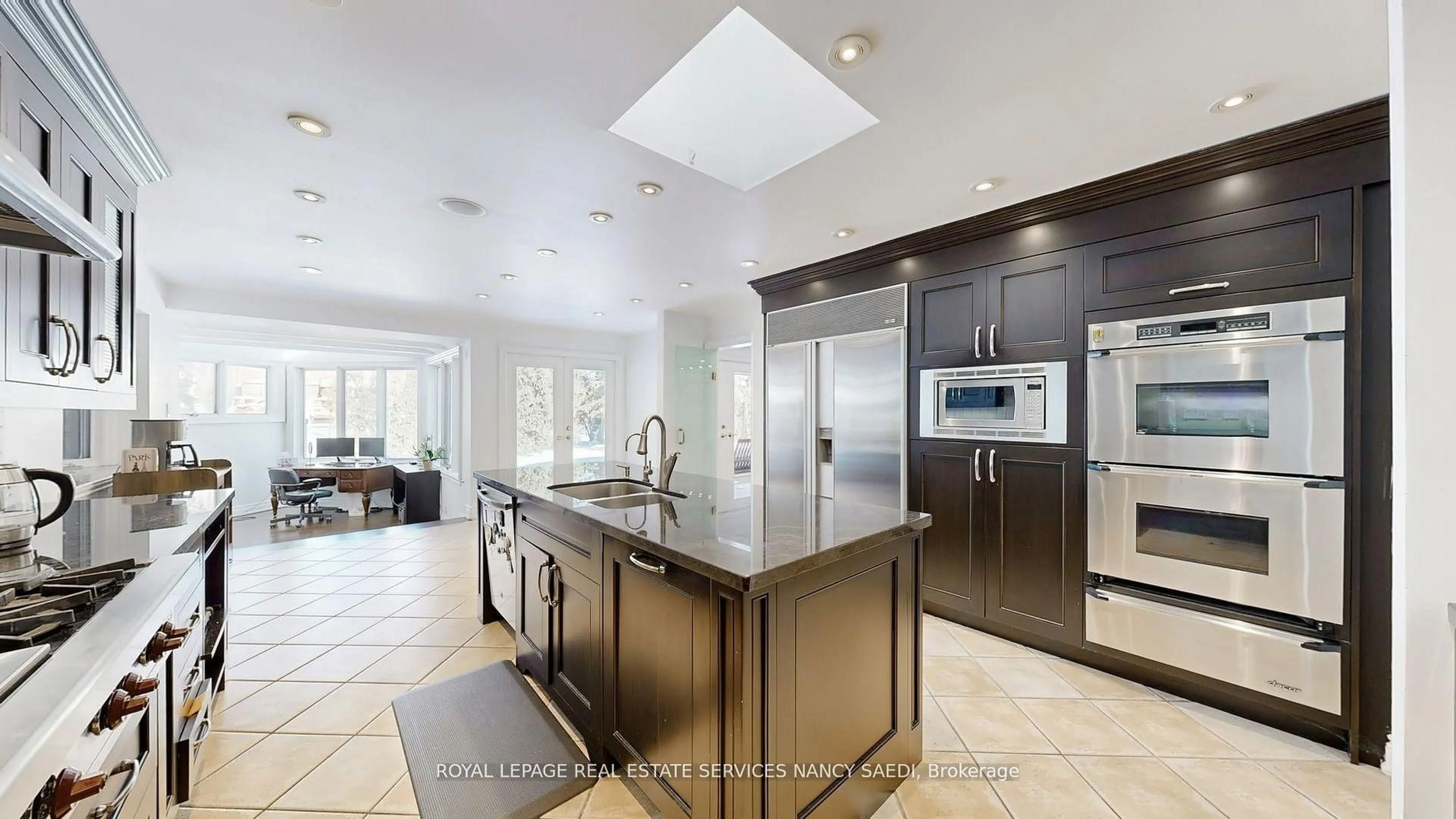 Open concept kitchen, ceramic/tile floor for 62 Wimpole Dr, Toronto Ontario M2L 2L3