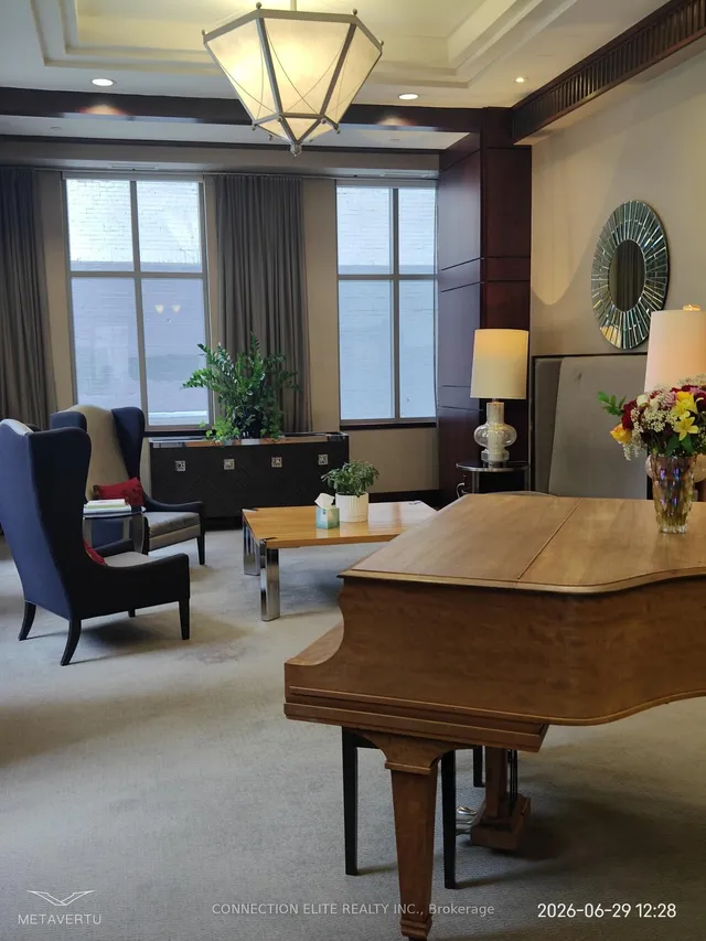 35 Balmuto St #2110, Toronto 3