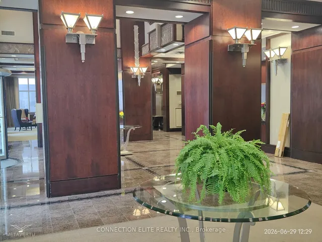 35 Balmuto St #2110, Toronto 4