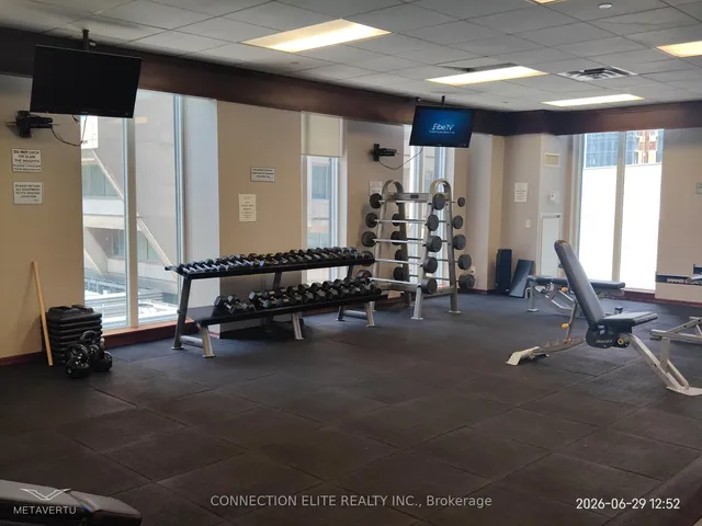 35 Balmuto St #2110, Toronto 5