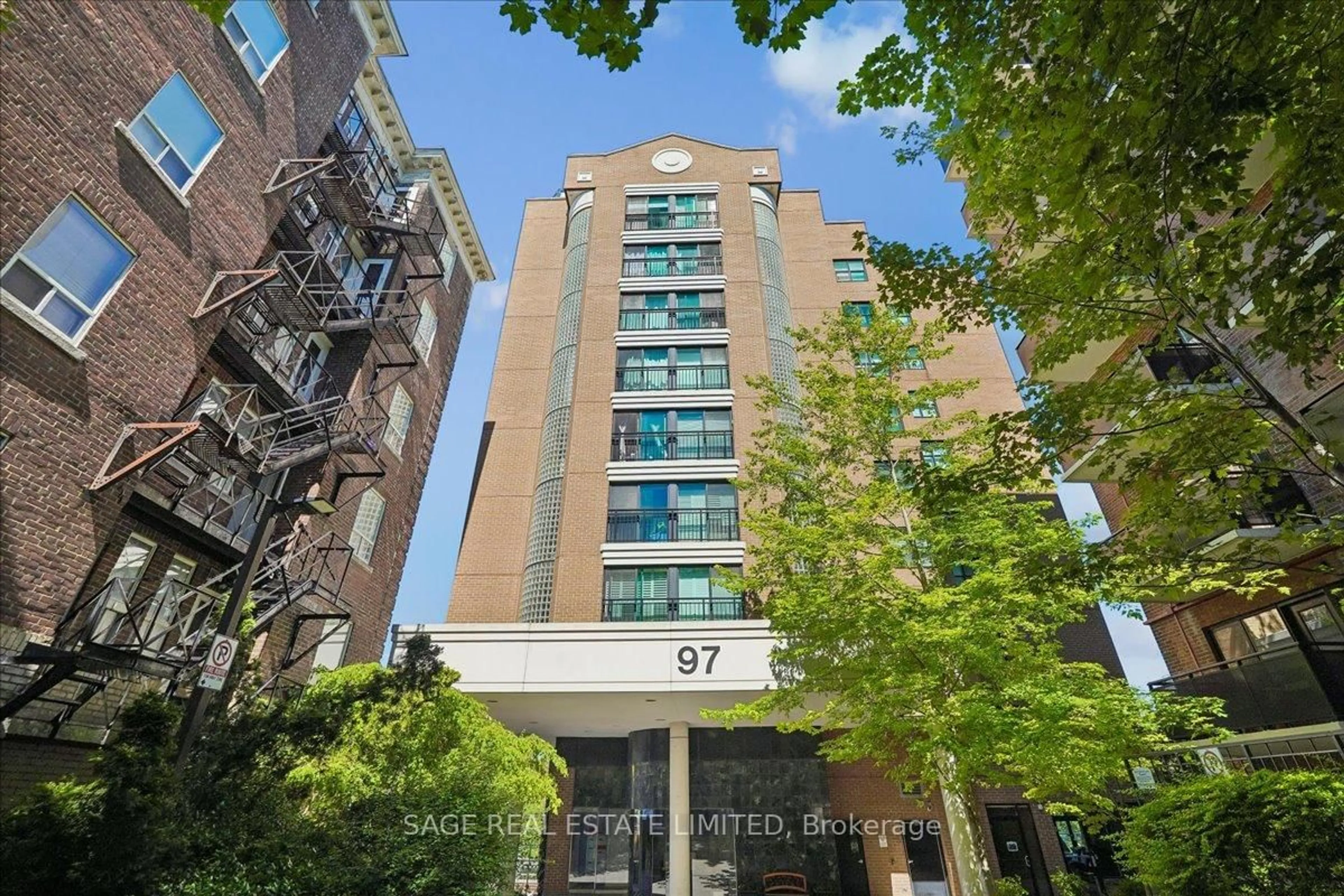 Indoor foyer for 97 Lawton Blvd #901, Toronto Ontario M4V 1Z6