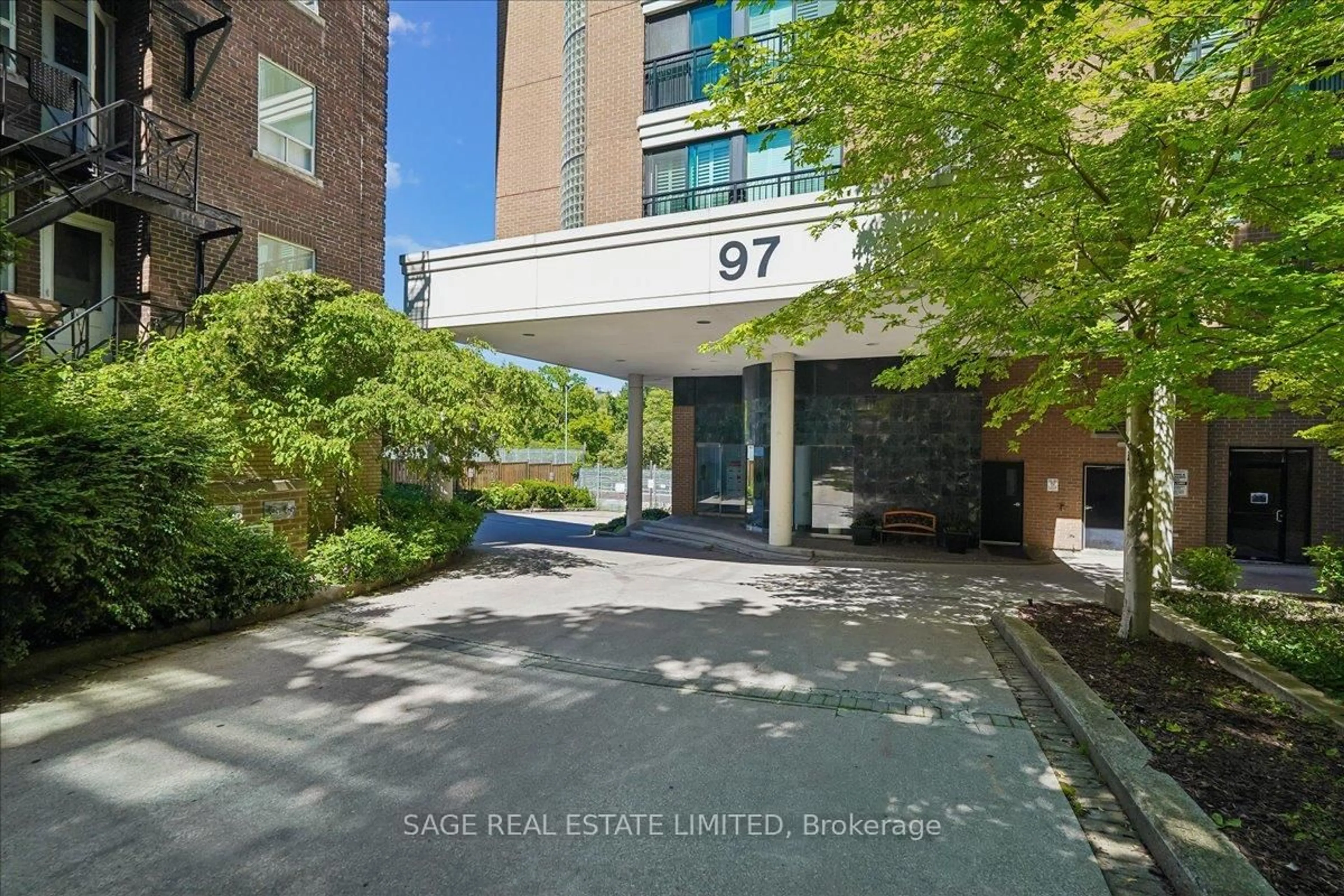 Indoor foyer for 97 Lawton Blvd #901, Toronto Ontario M4V 1Z6