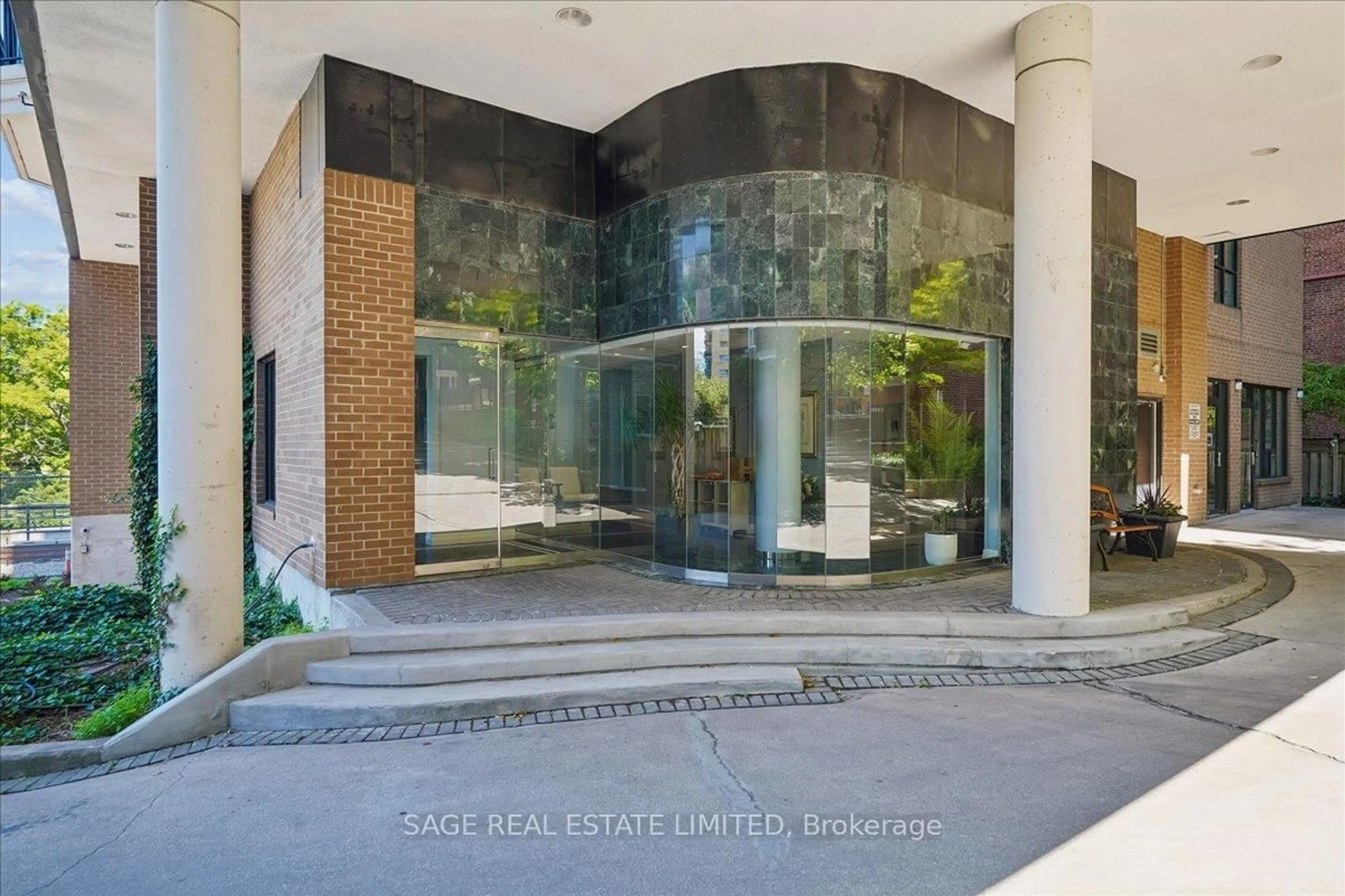 Indoor foyer for 97 Lawton Blvd #901, Toronto Ontario M4V 1Z6