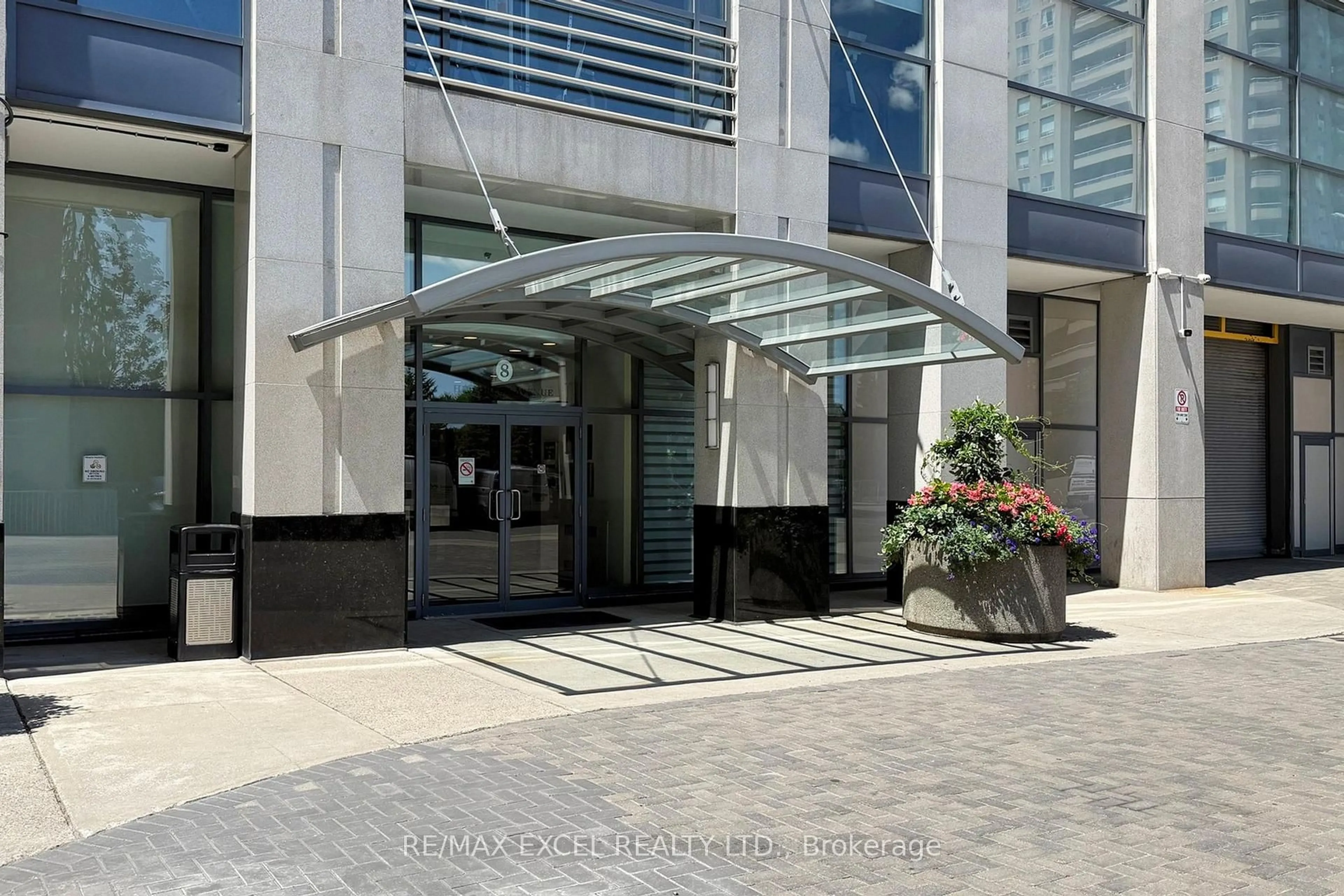 Indoor foyer for 8 Hillcrest Ave #2302, Toronto Ontario M2N 3N5
