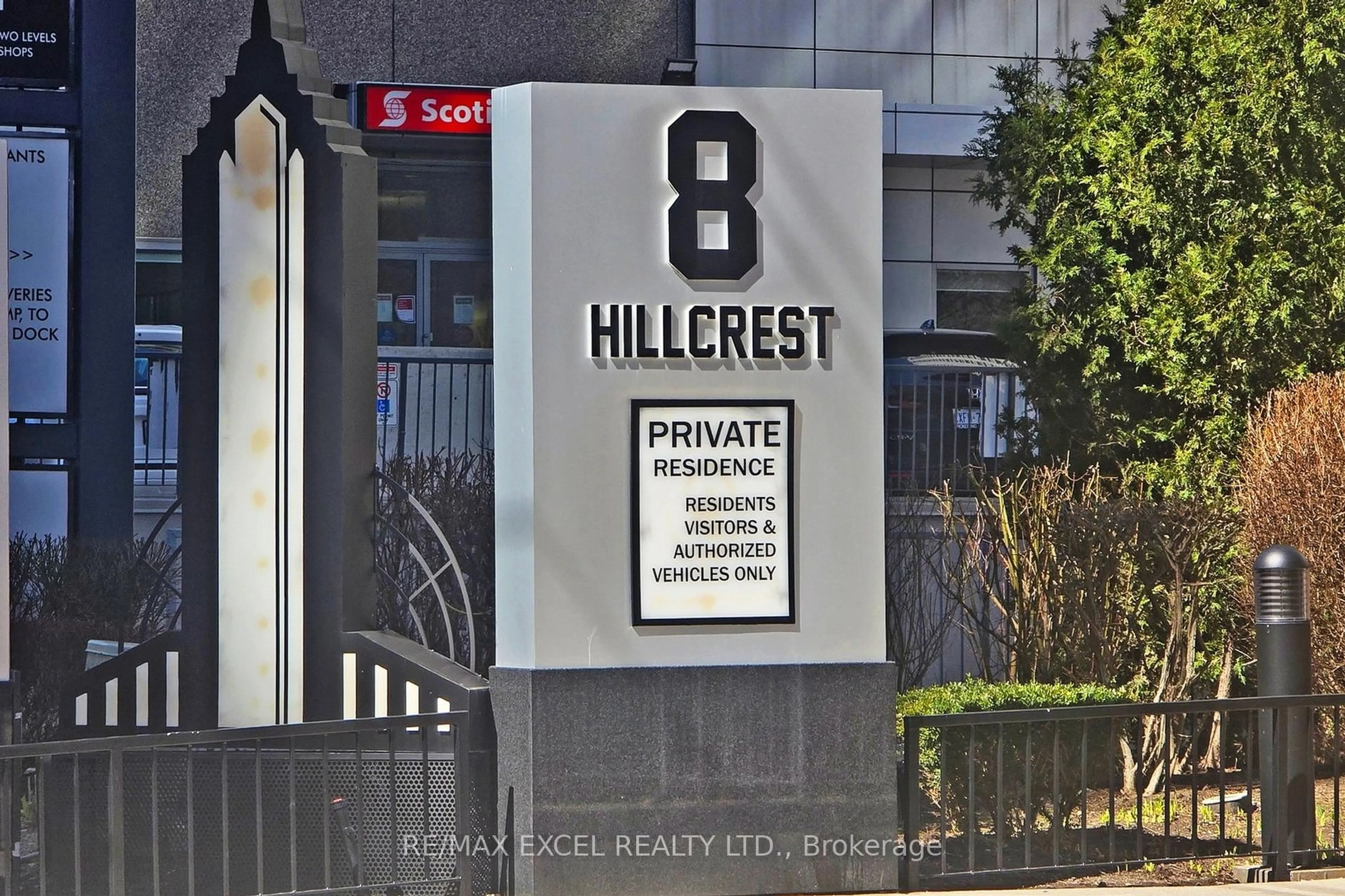 Indoor foyer for 8 Hillcrest Ave #2302, Toronto Ontario M2N 3N5
